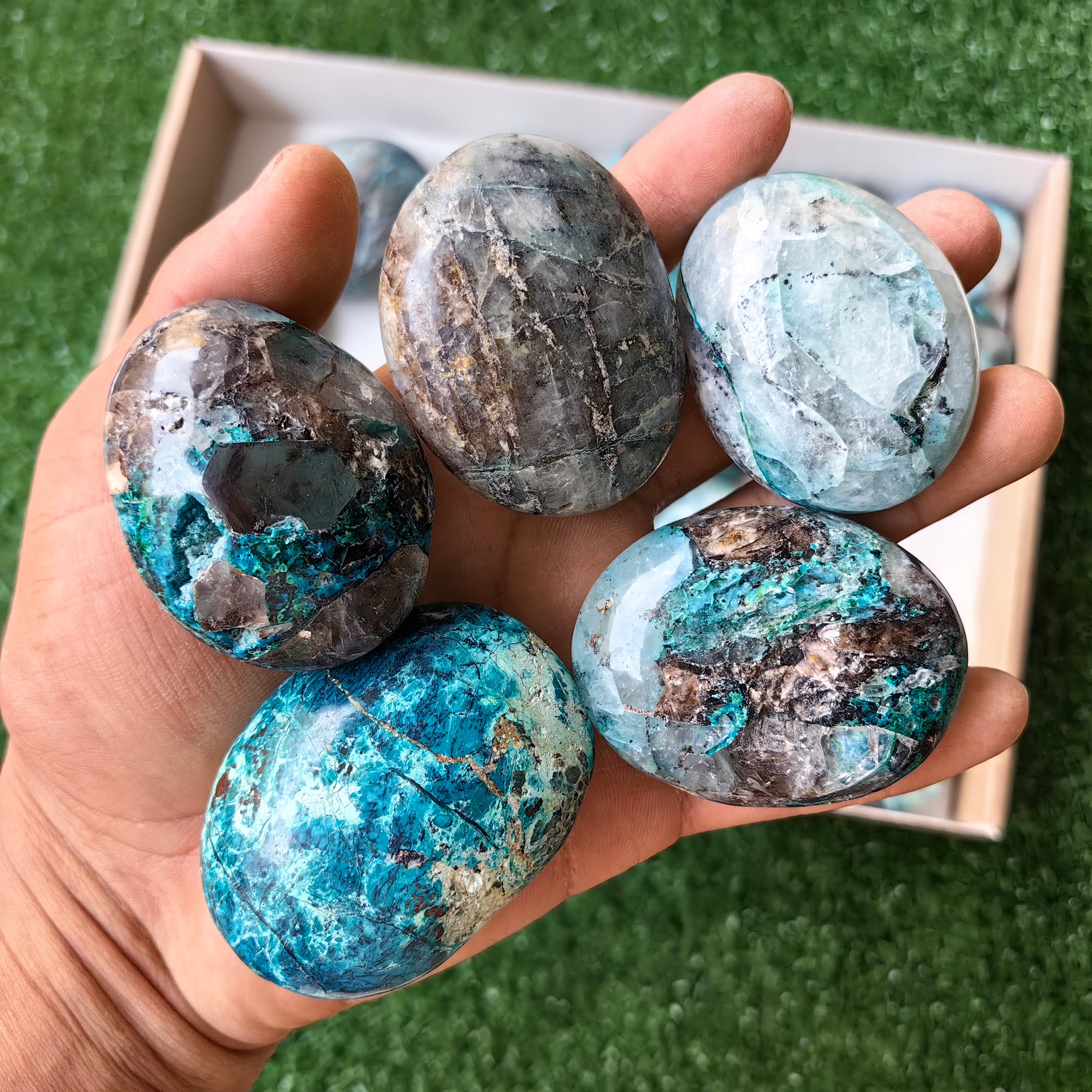 32 pcs Chrysocolla quartz palms
