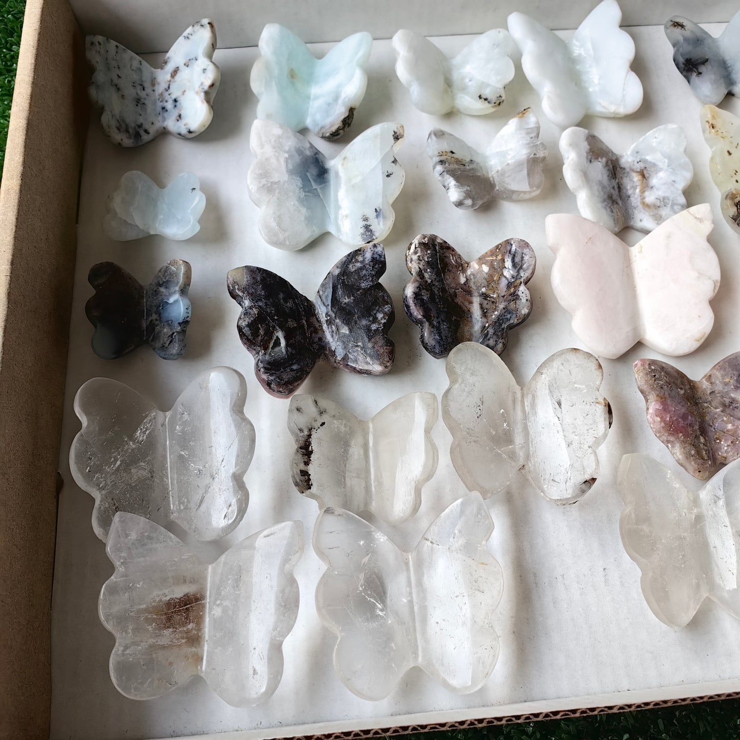 29 pcs butterfly mixted stones