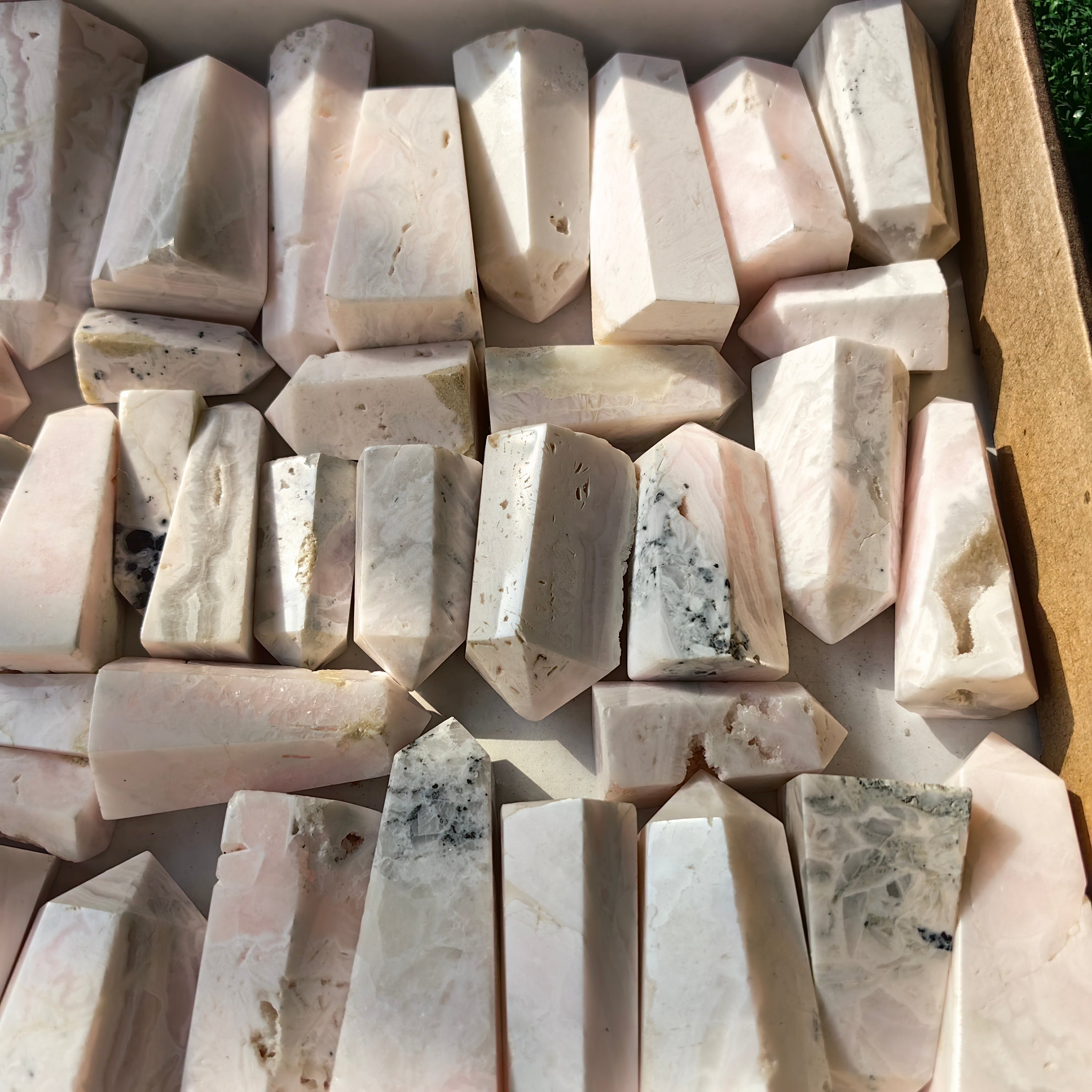 54 pc mangano calcite towers