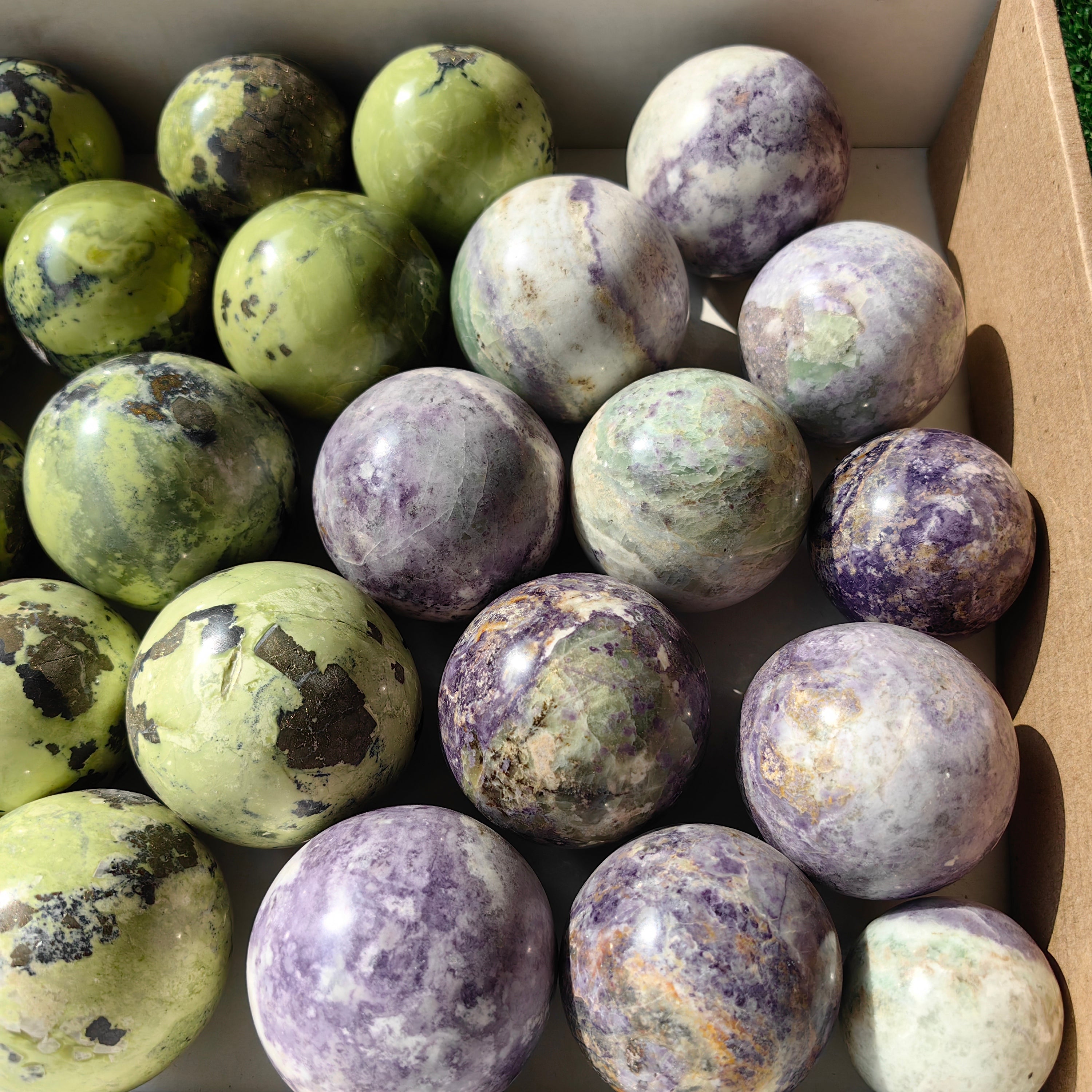 27 pc bolivianite & serpentine spheres