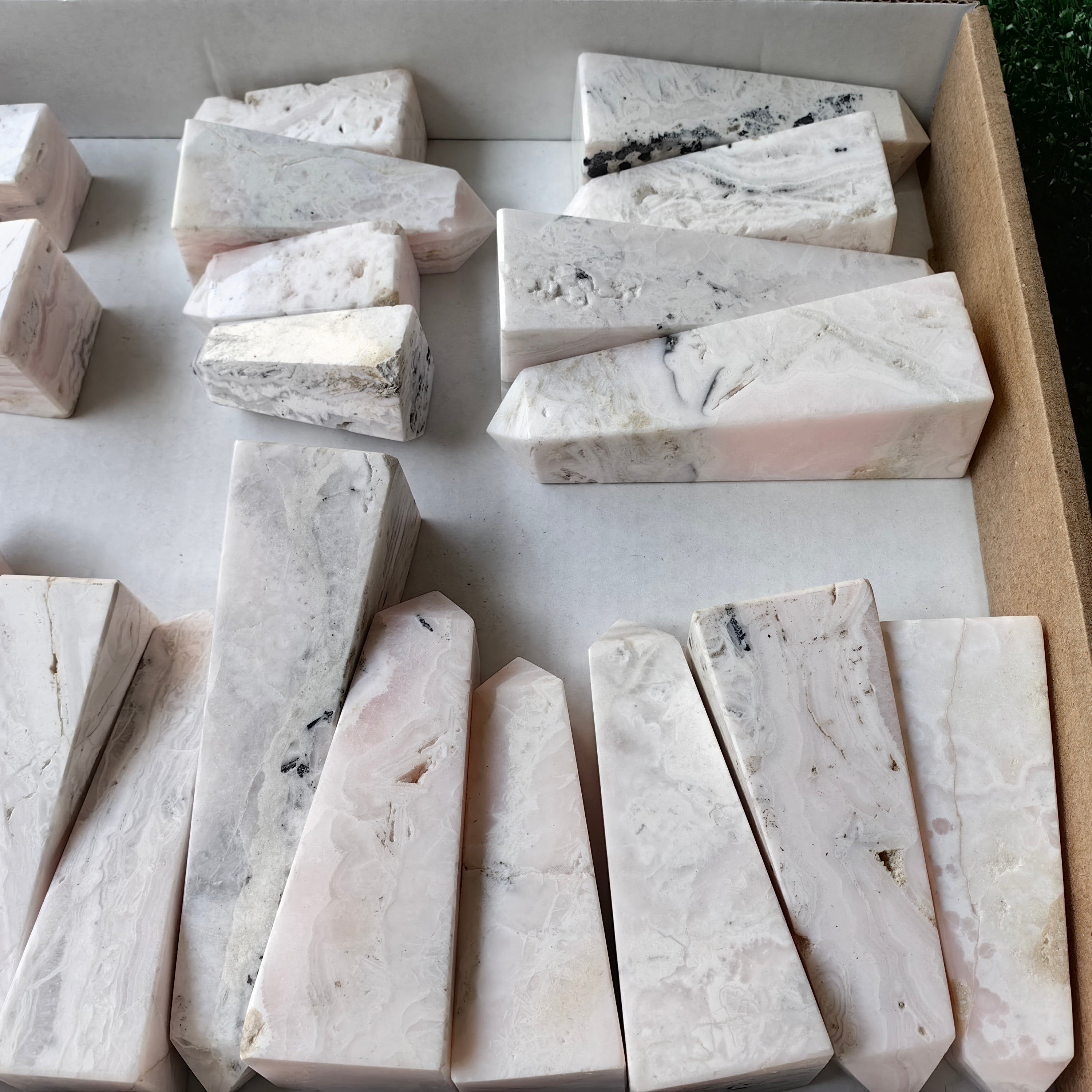 23 pc mangano calcite towers