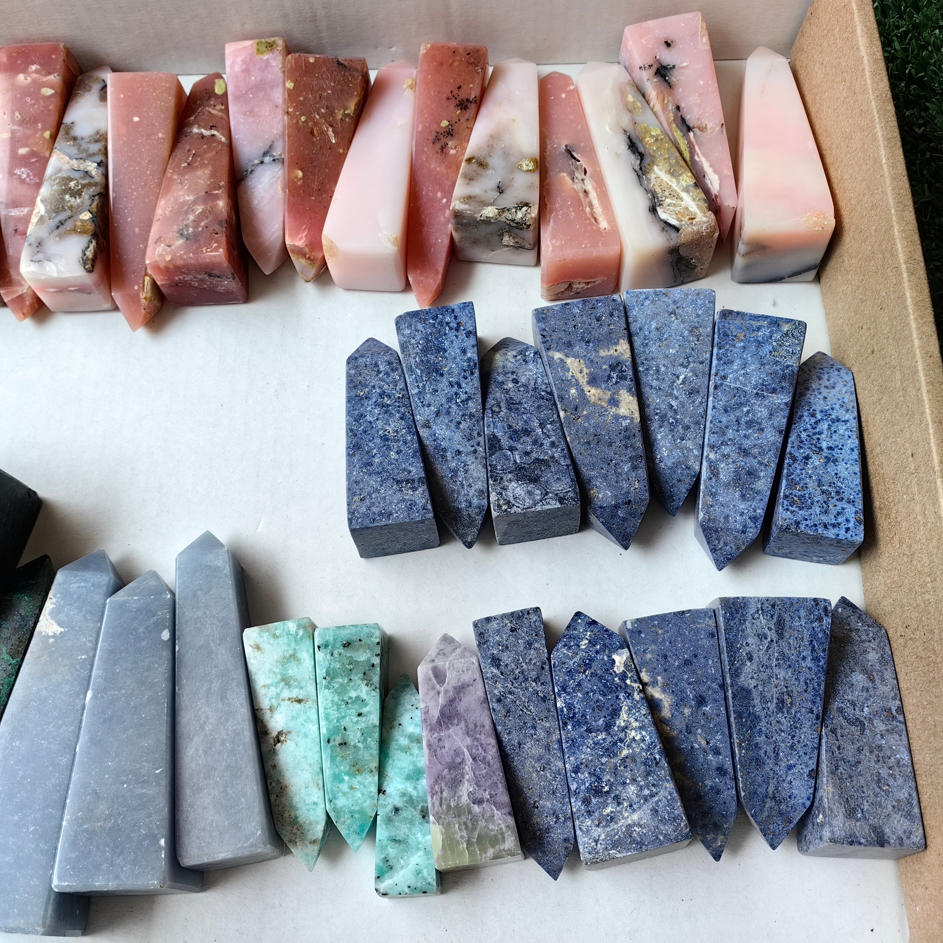 33 pcs mixted stones towers