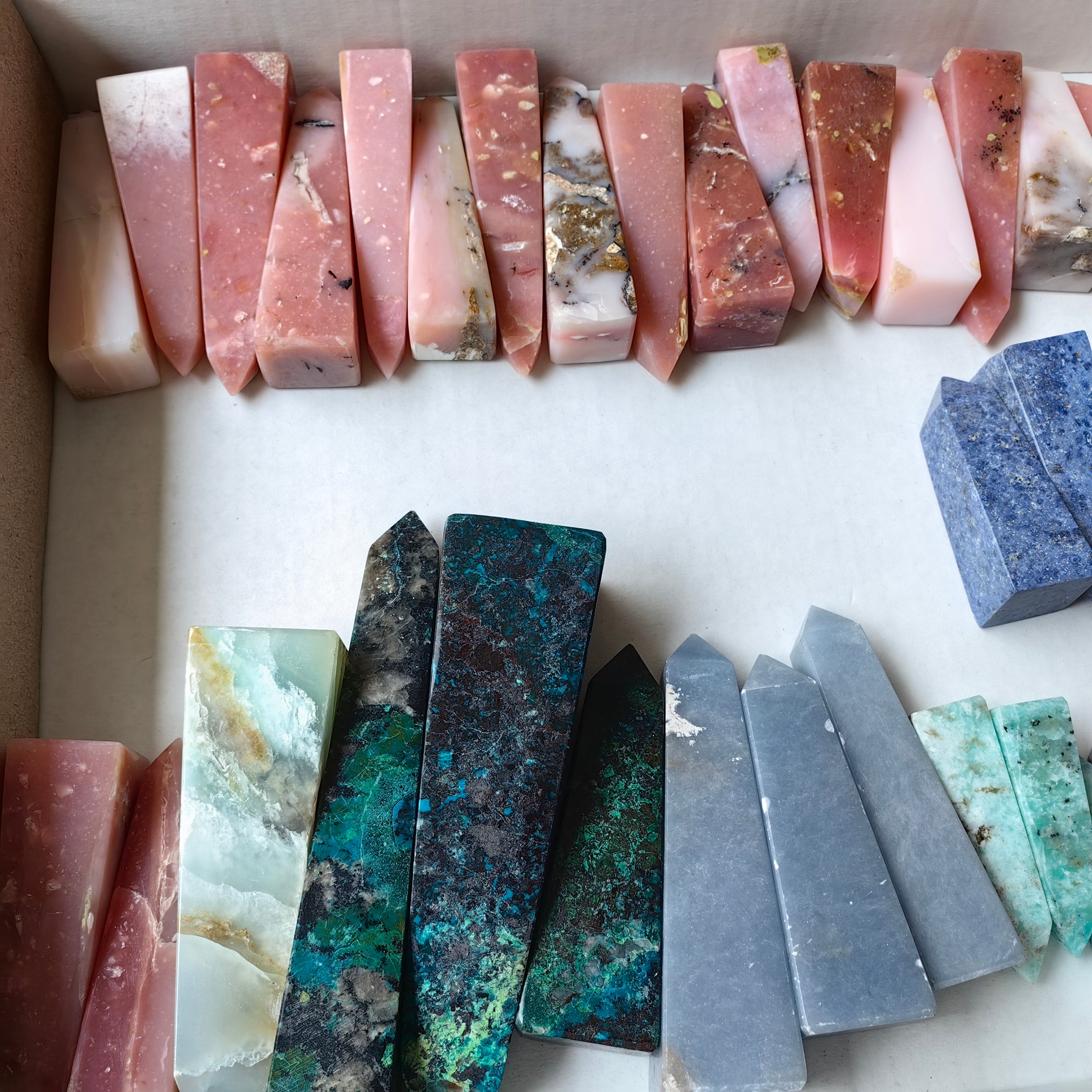 33 pcs mixted stones towers