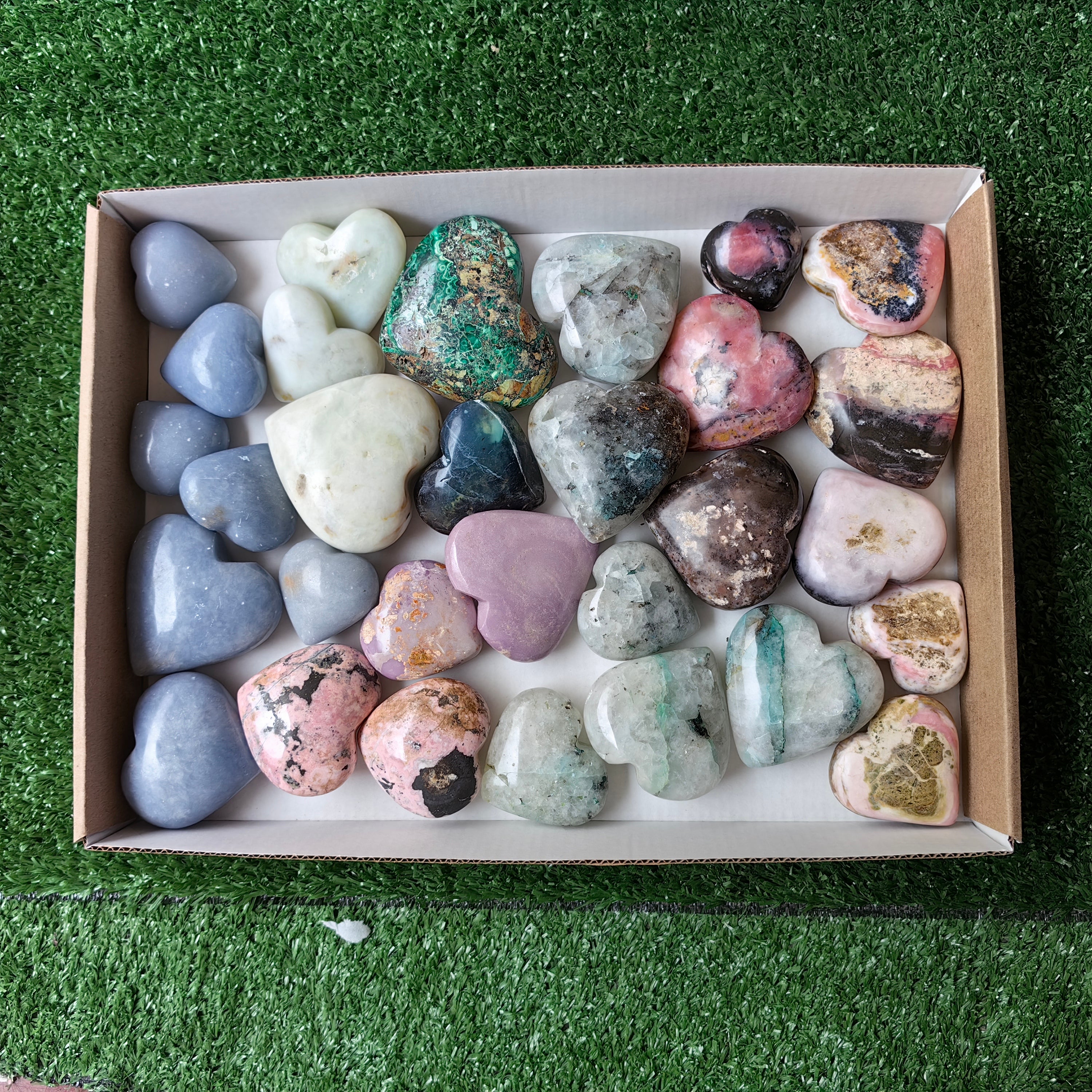 30 pcs mixted stones hearts
