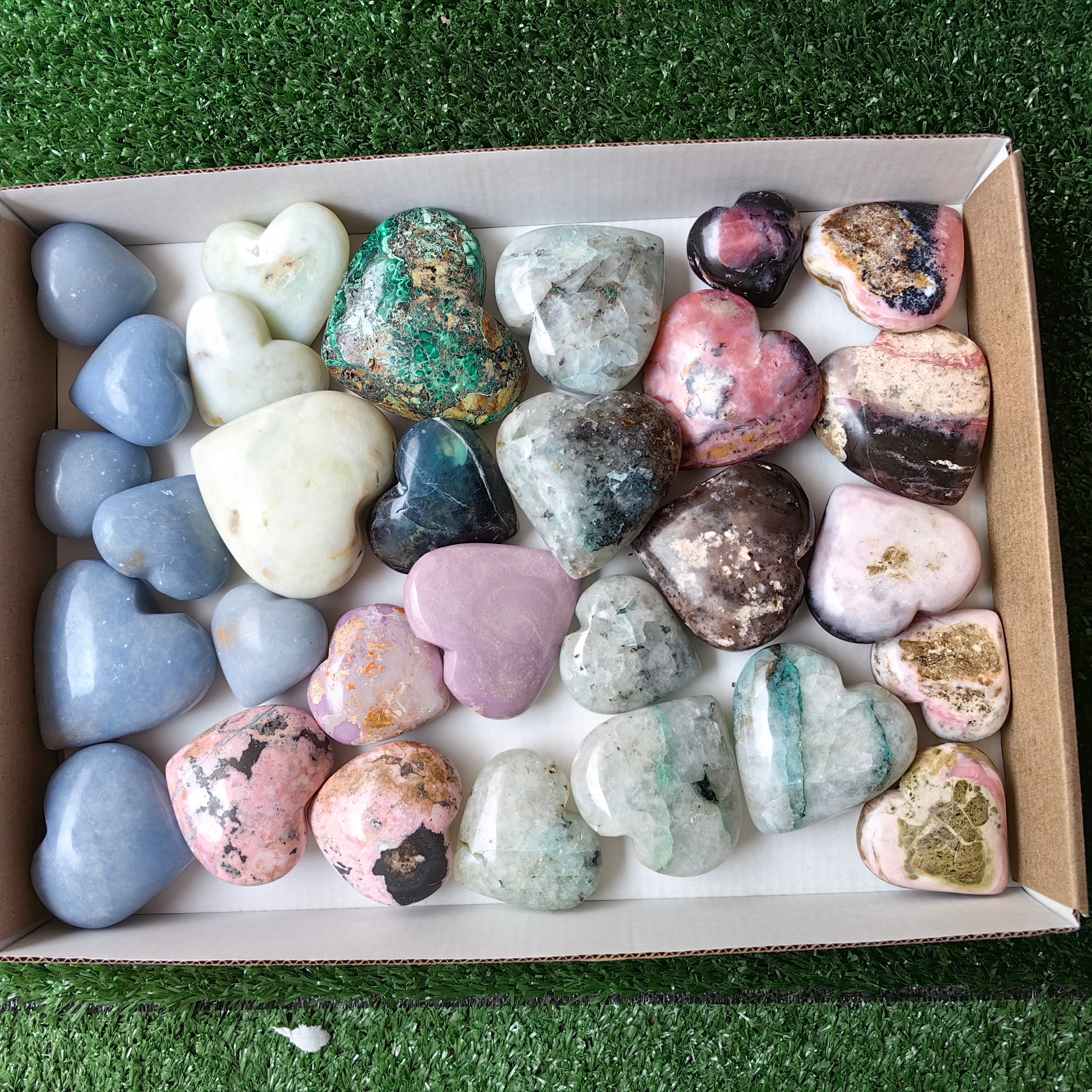 30 pcs mixted stones hearts