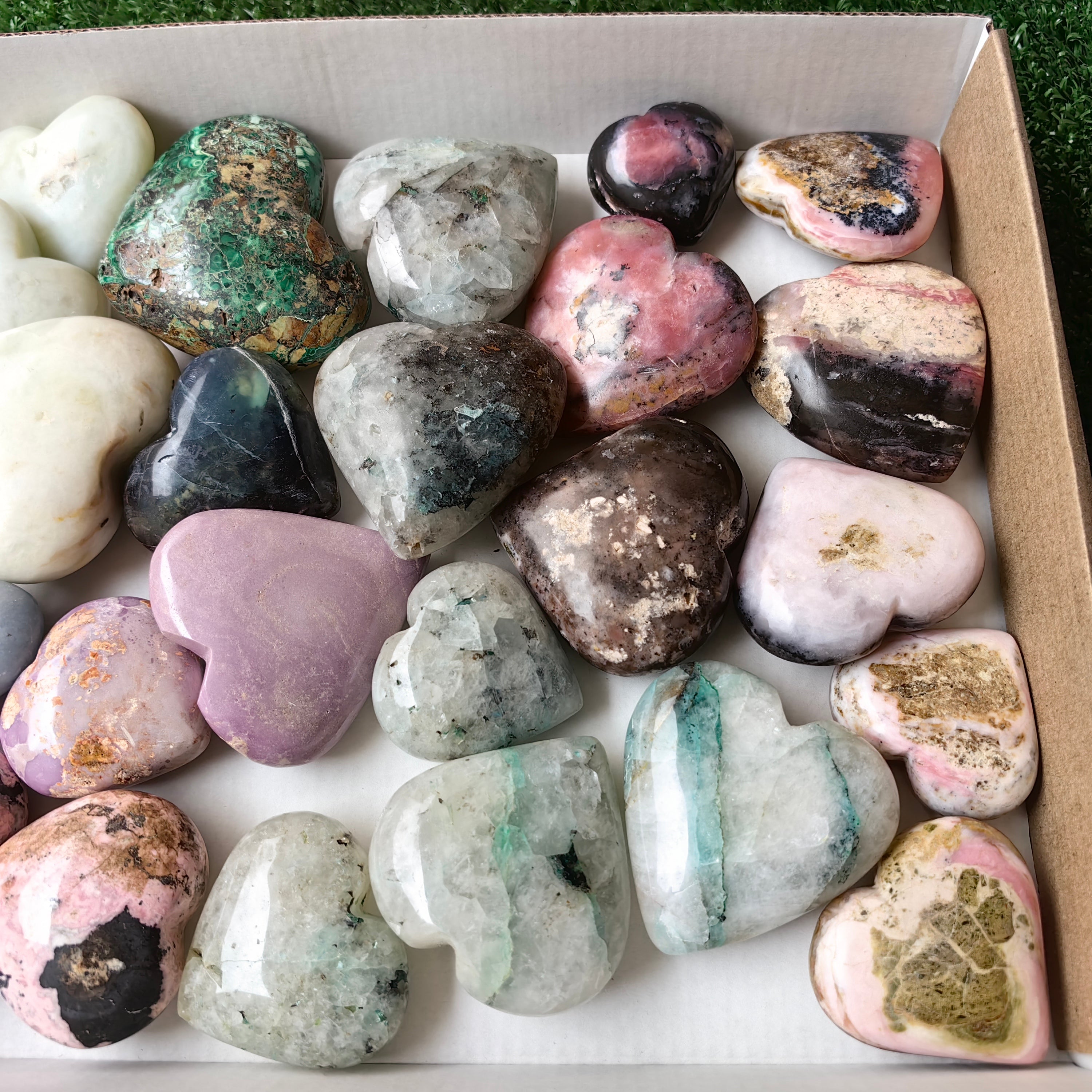 30 pcs mixted stones hearts