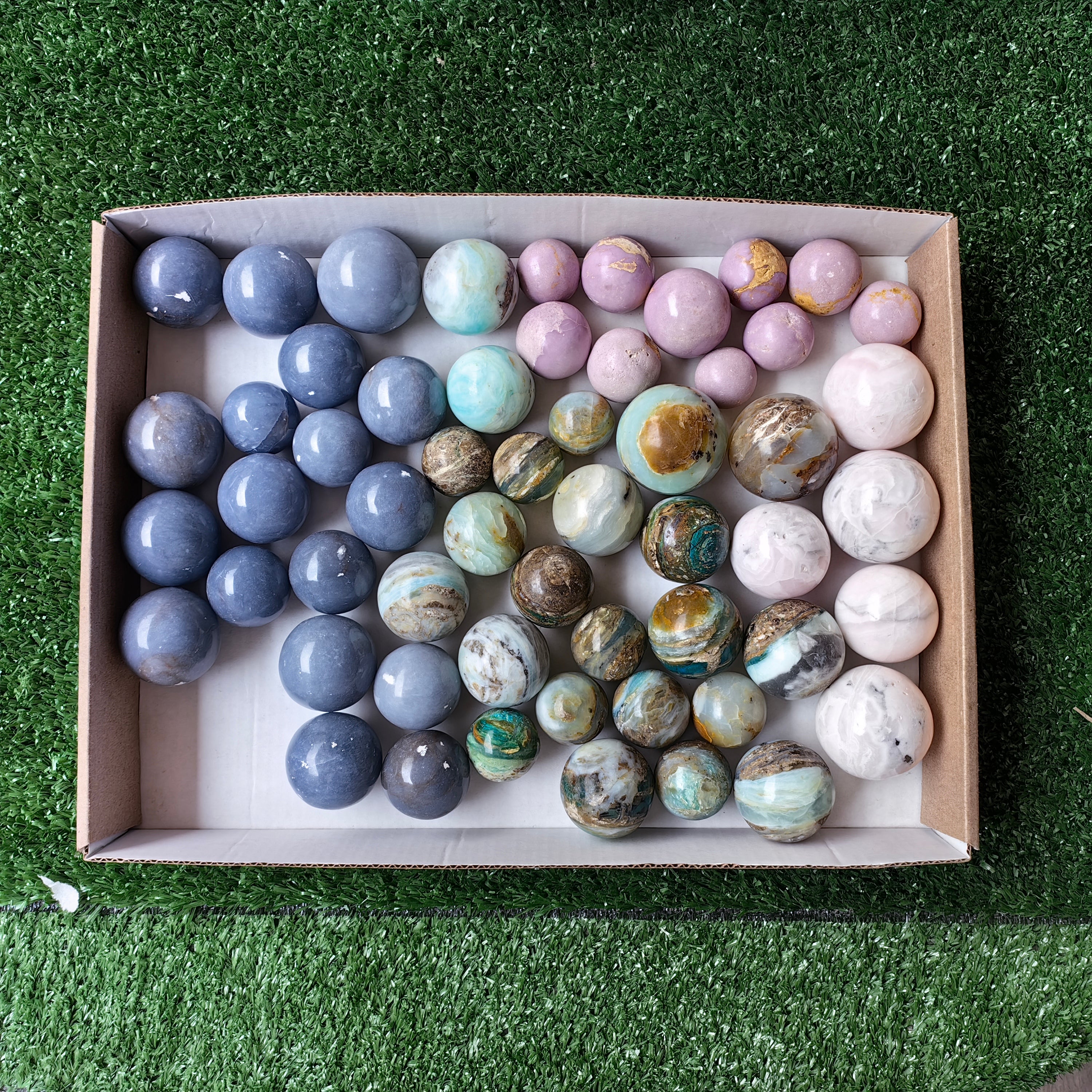 56 pcs mixted stones spheres