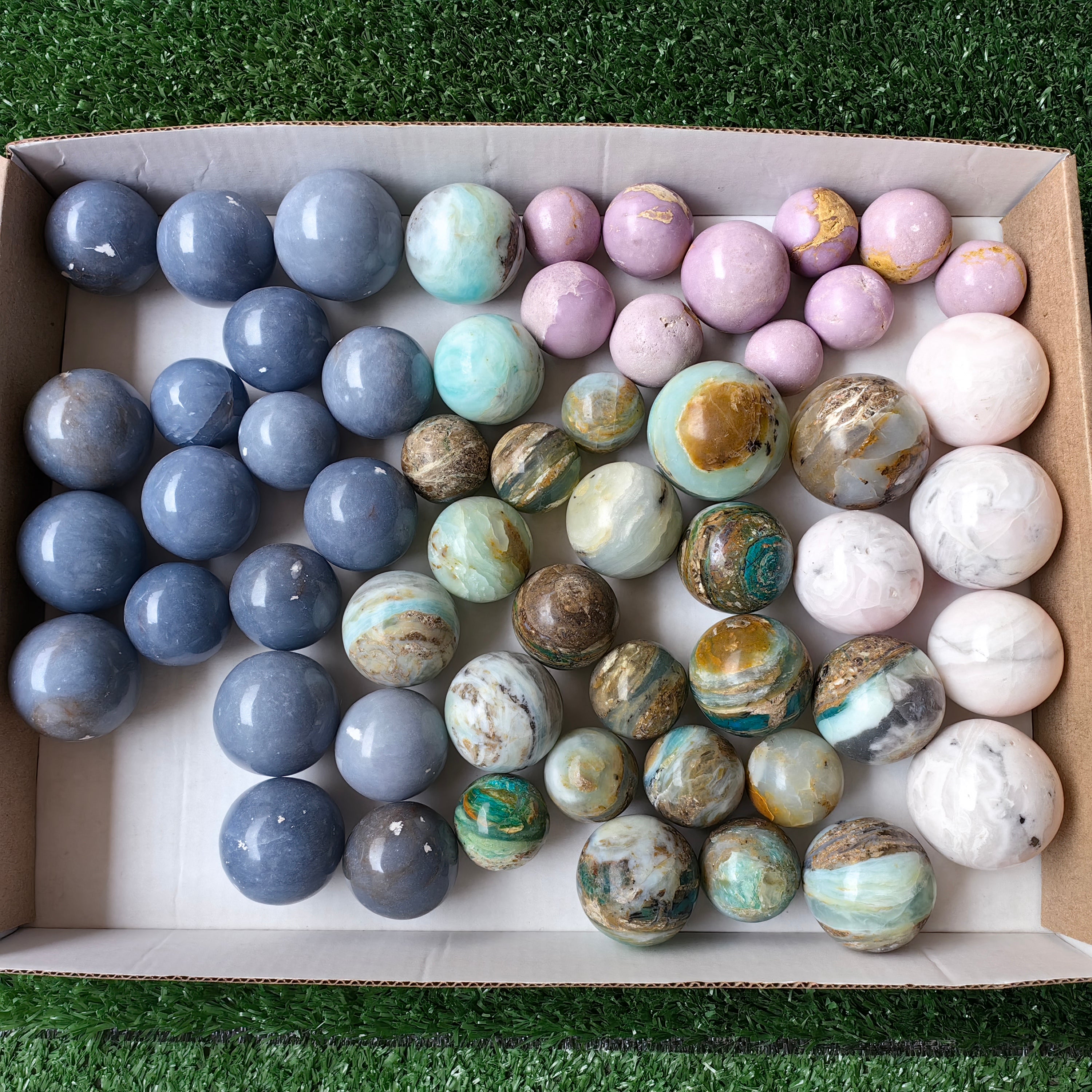 56 pcs mixted stones spheres