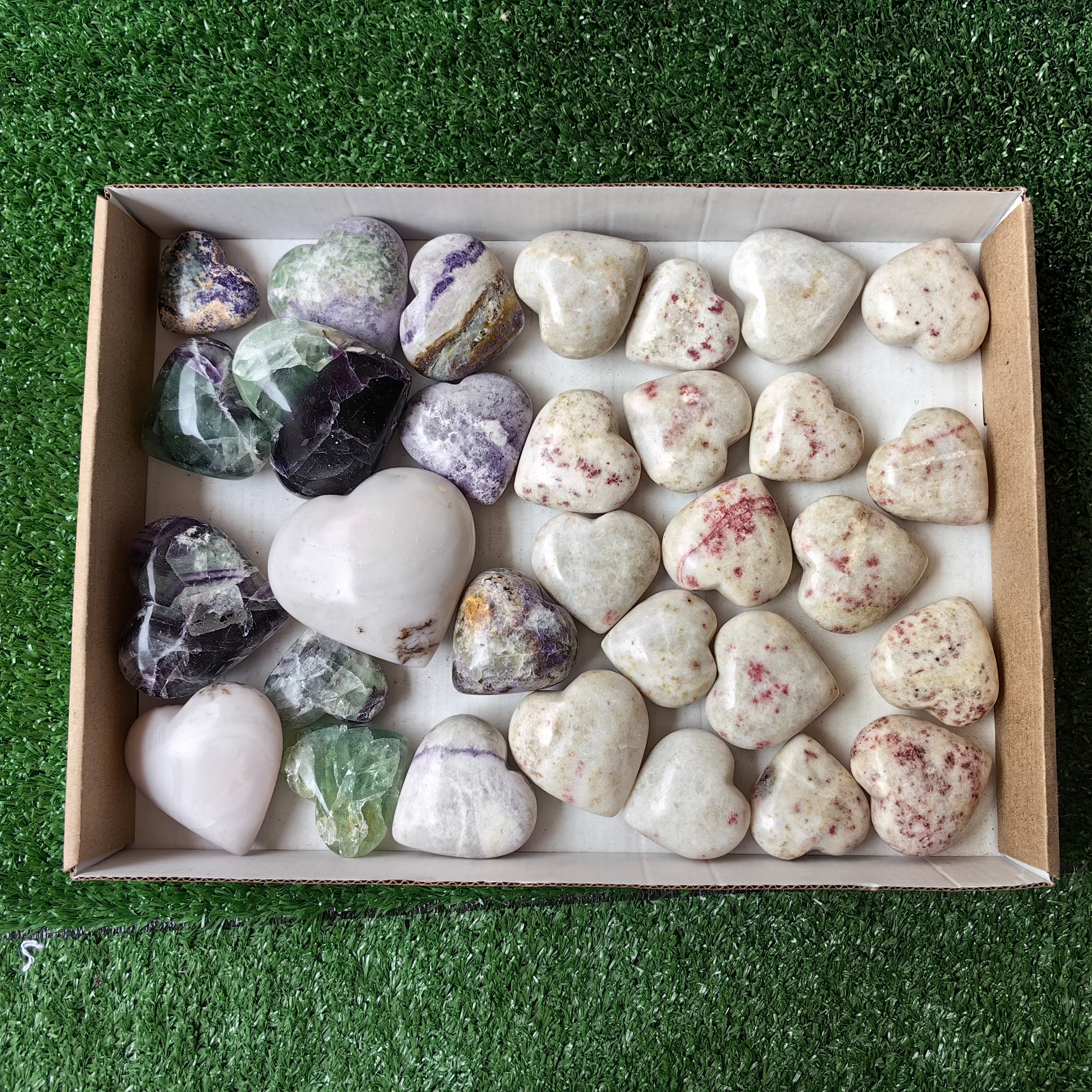 31 pcs mixted stones hearts