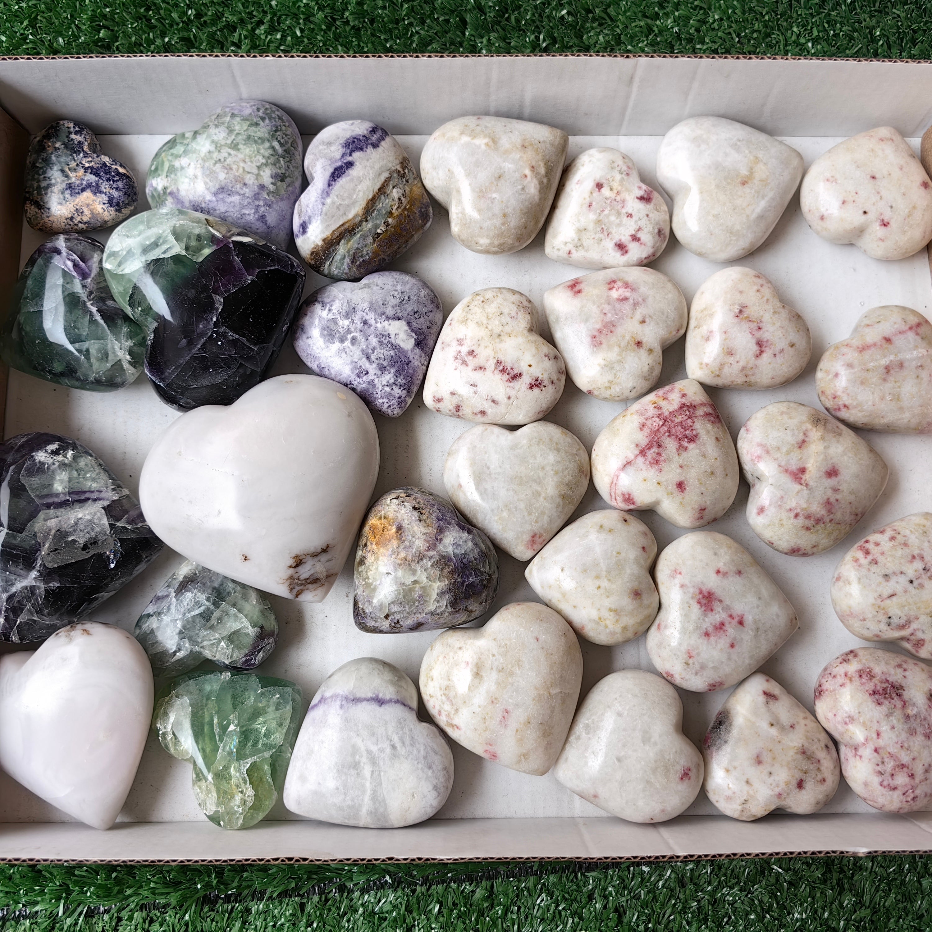 31 pcs mixted stones hearts