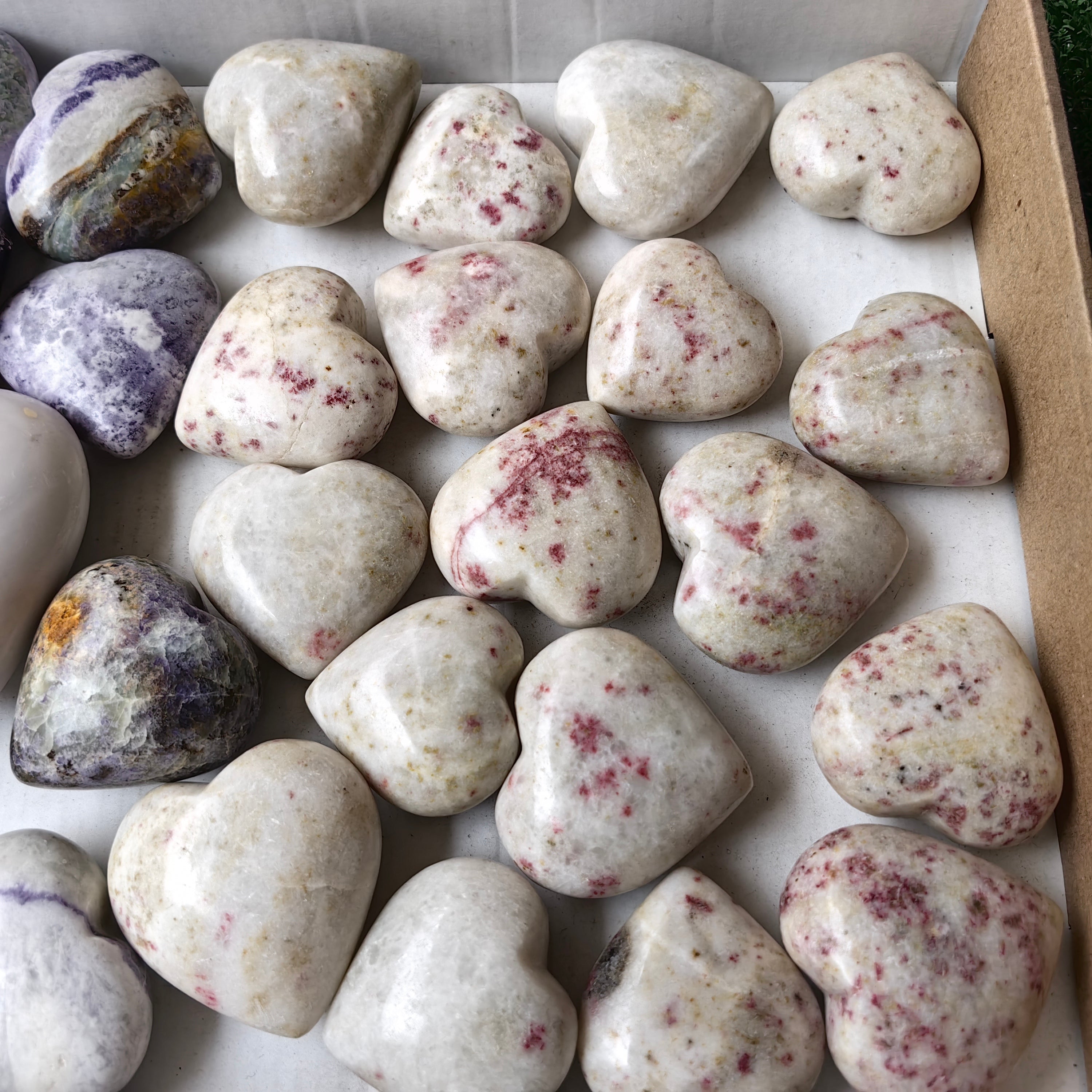 31 pcs mixted stones hearts