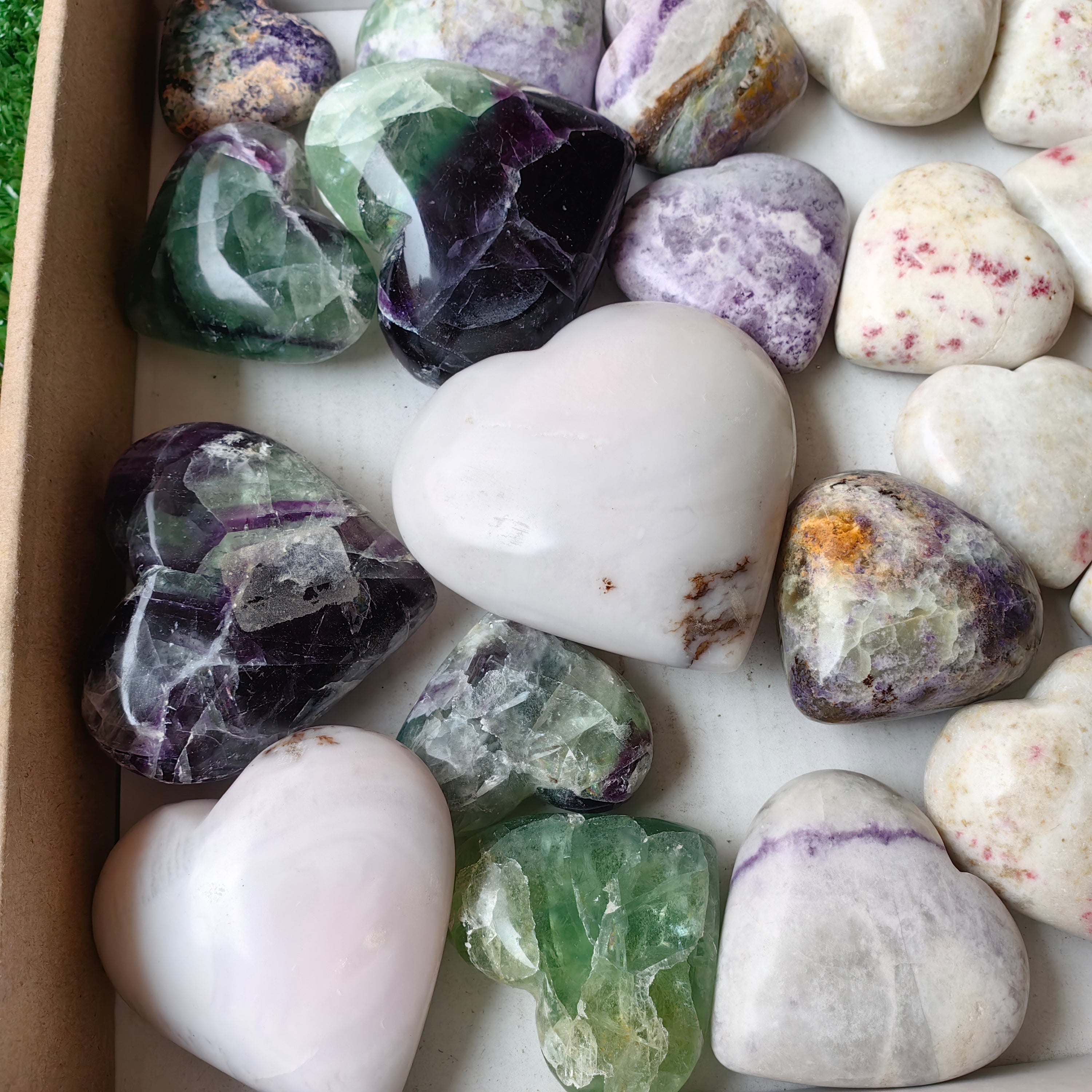 31 pcs mixted stones hearts