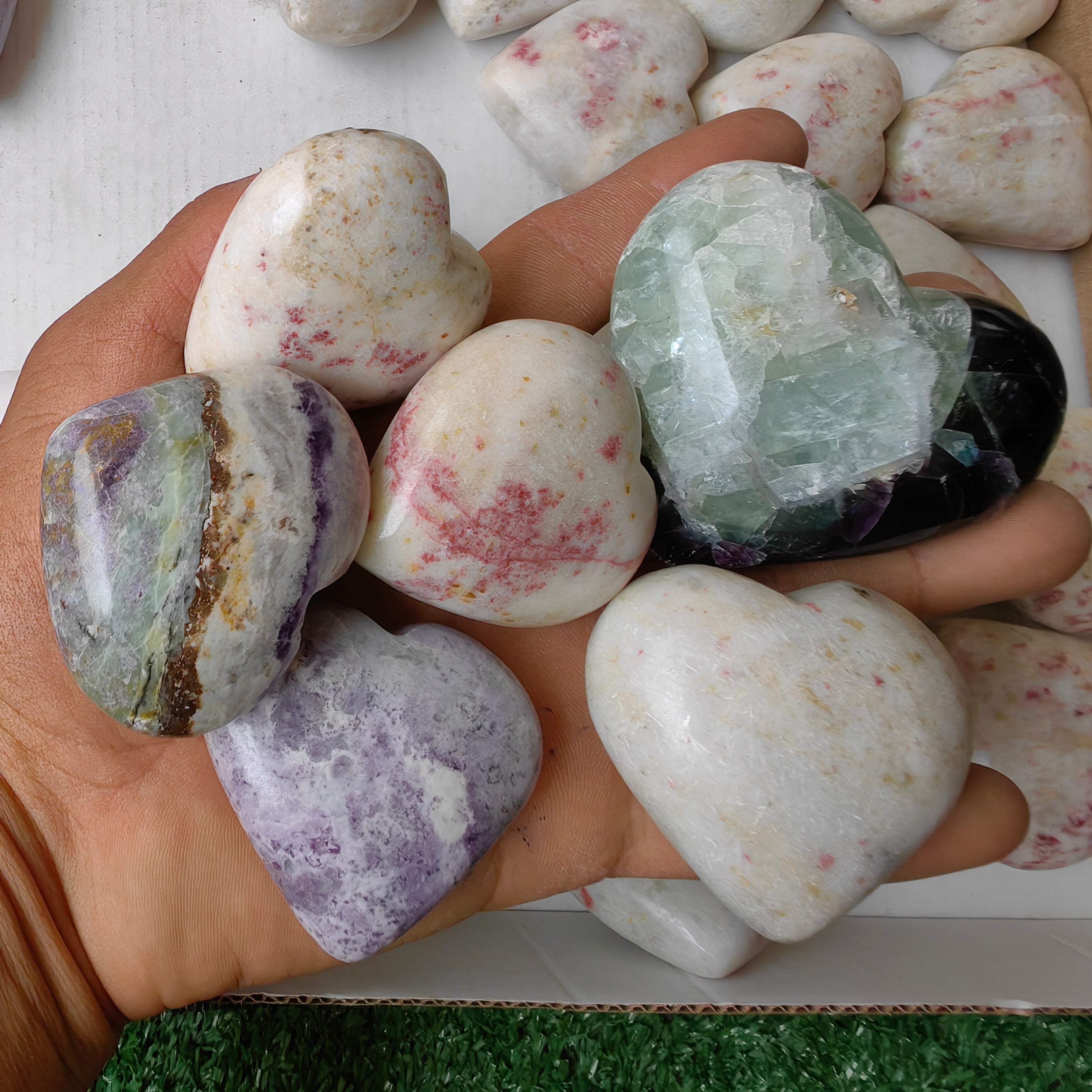 31 pcs mixted stones hearts