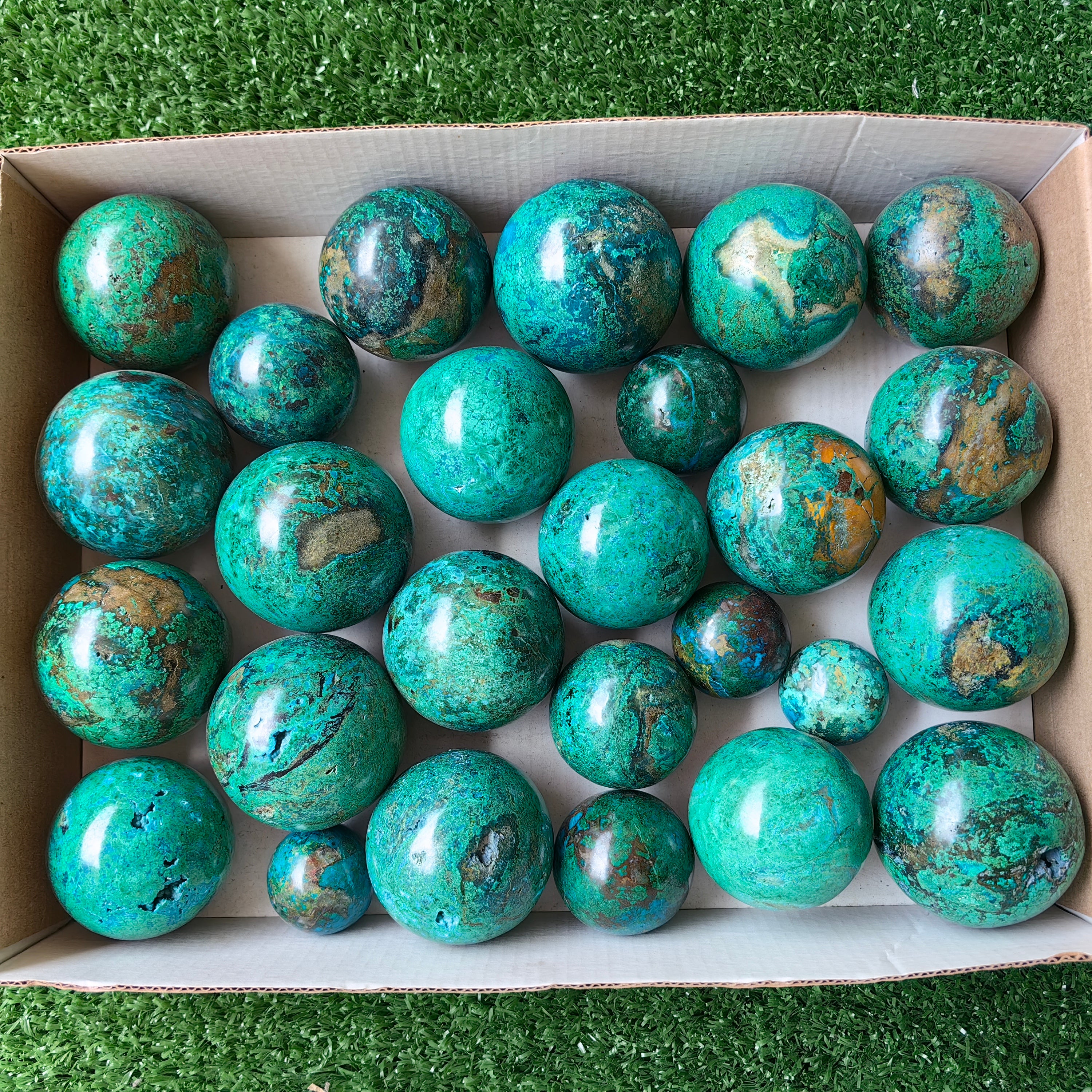 26 pc malachite spheres