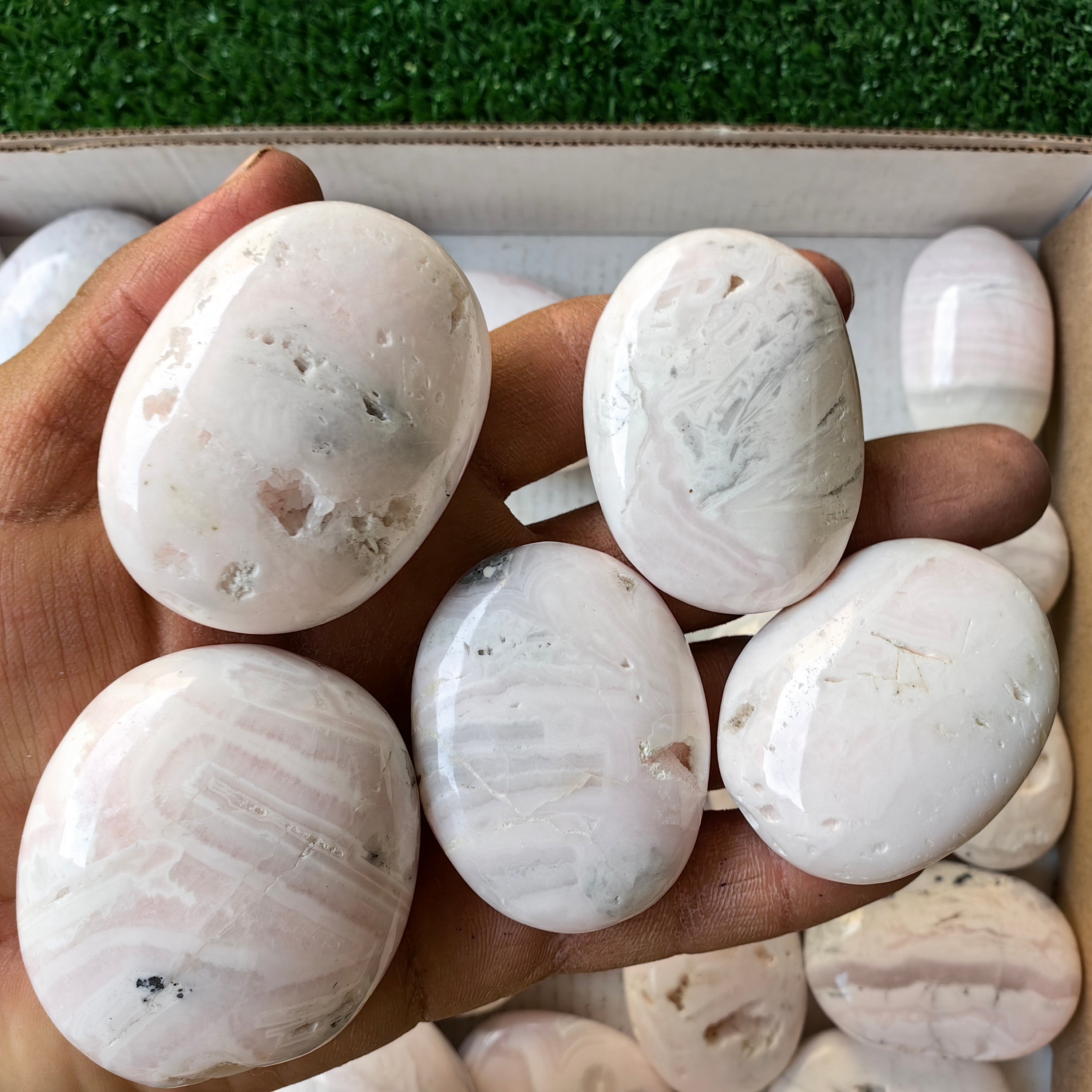 32 pc mangano calcite palm