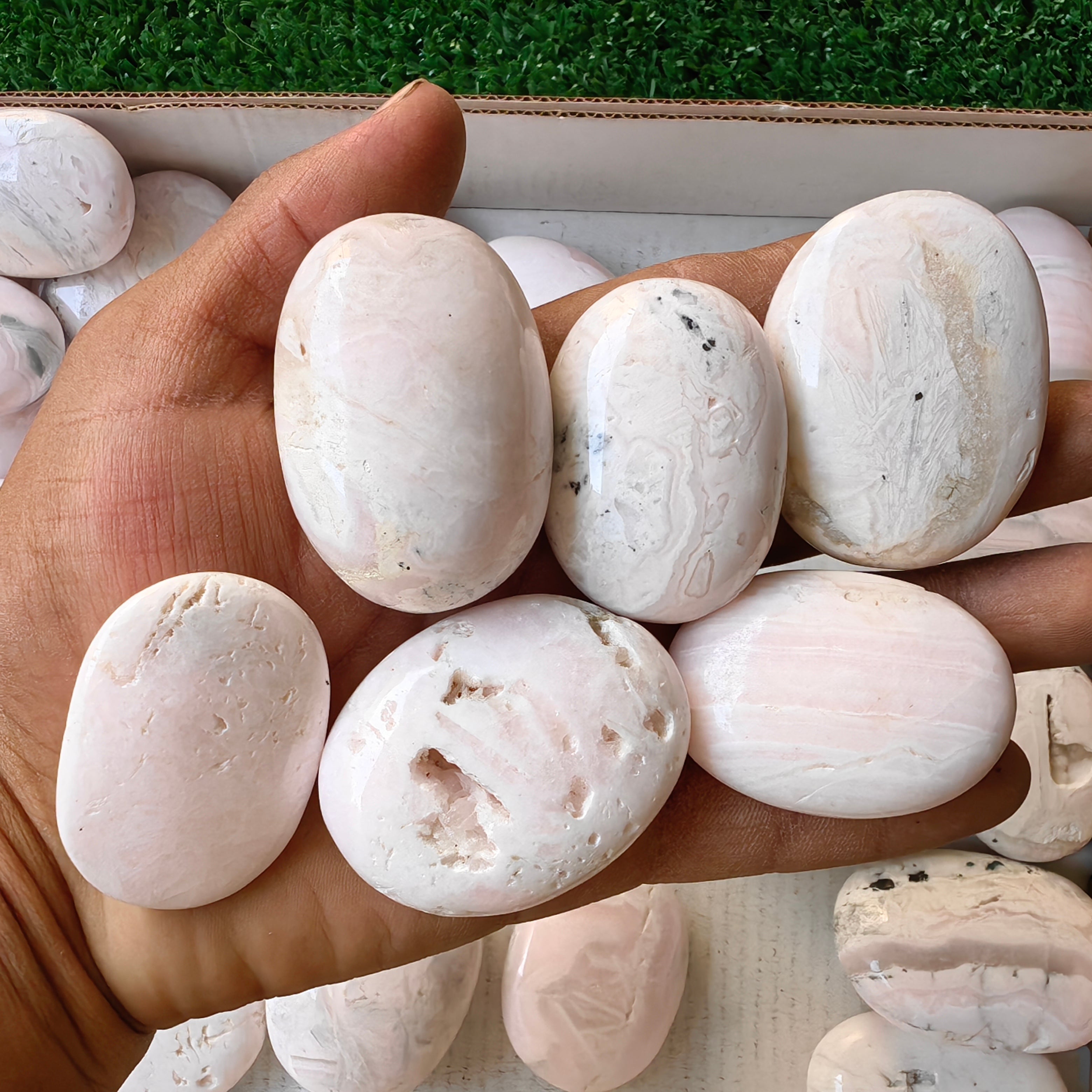 32 pc mangano calcite palm