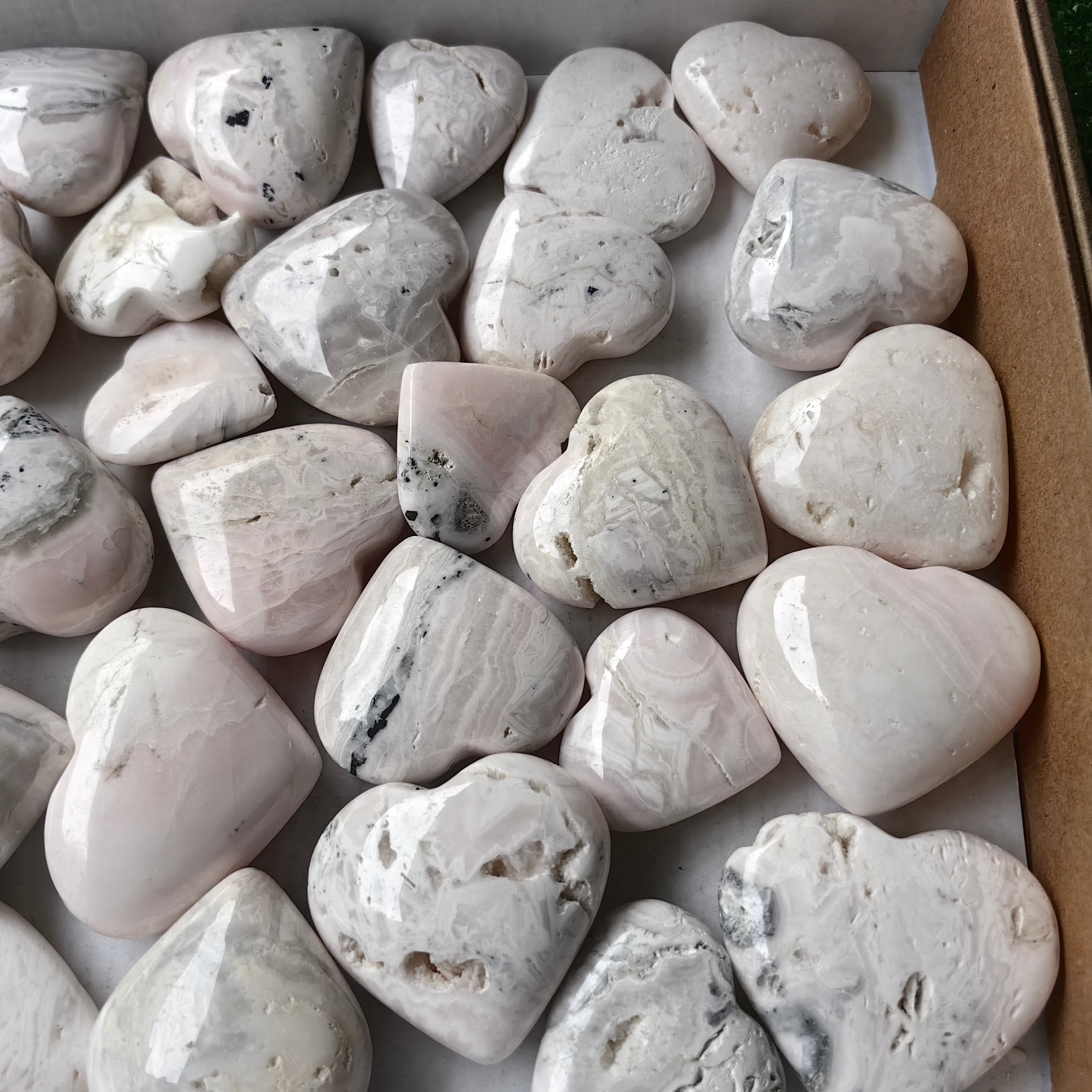 37 pc mangano calcite hearts