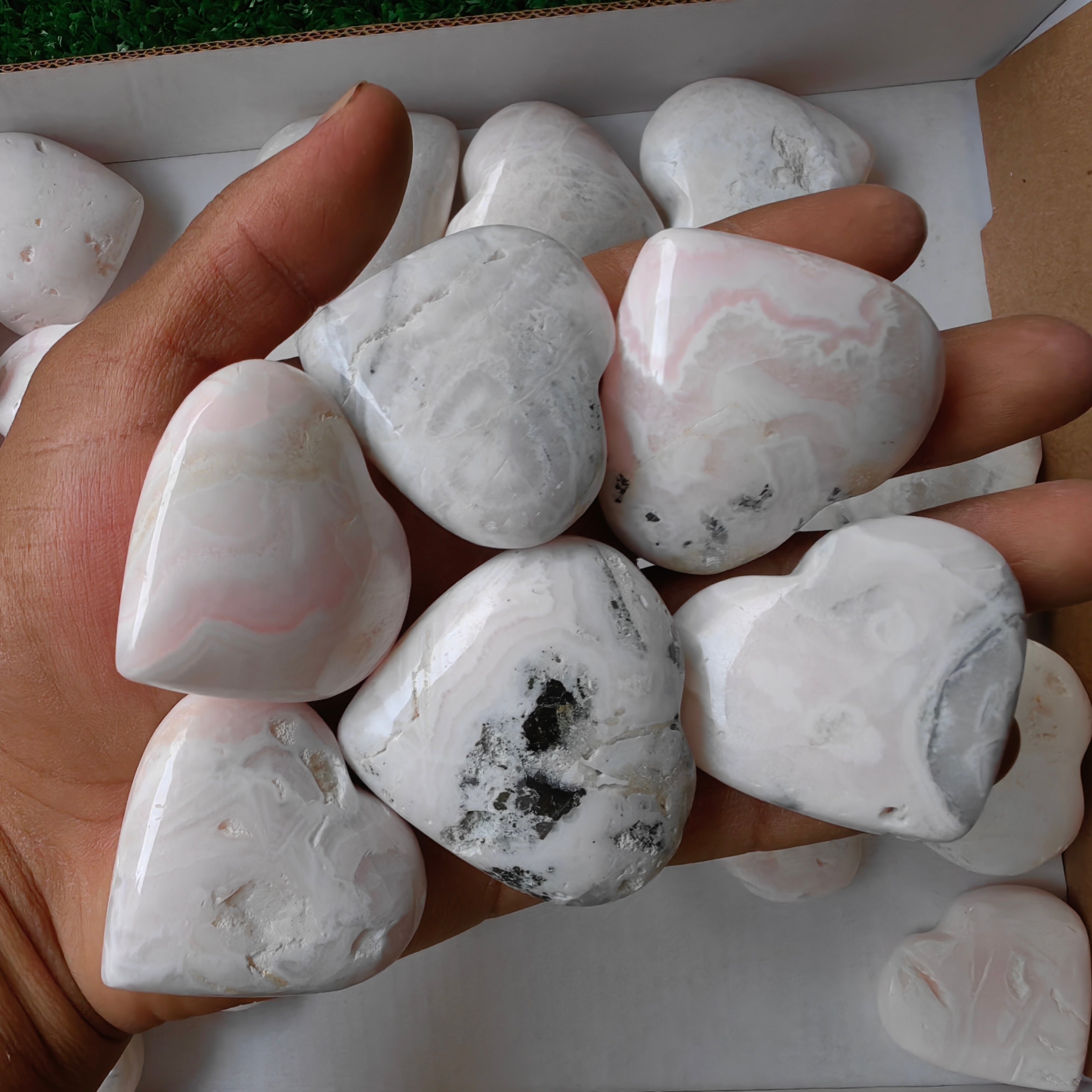 35 pc mangano calcite hearts