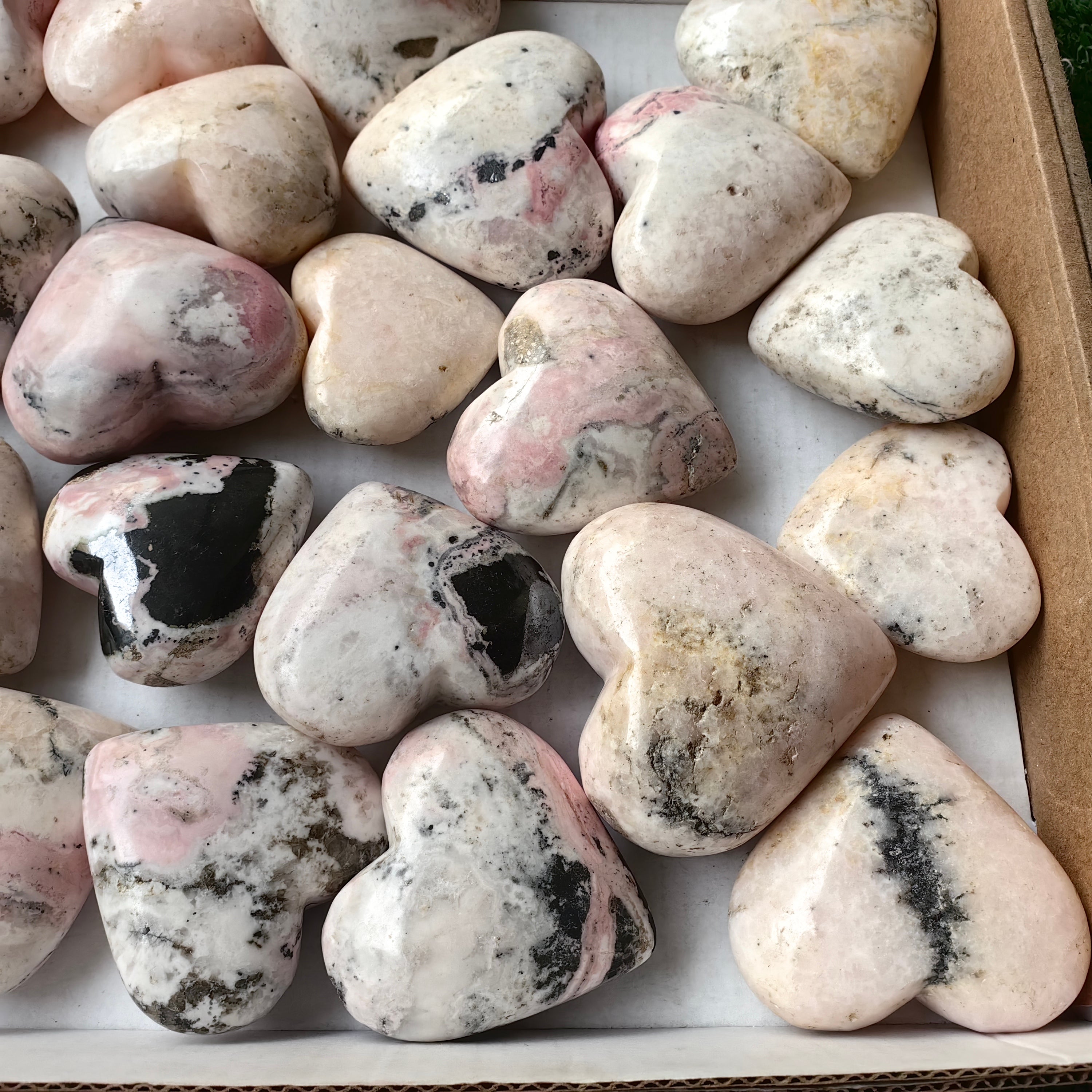 30 pc mangano calcite with rhodonite hearts