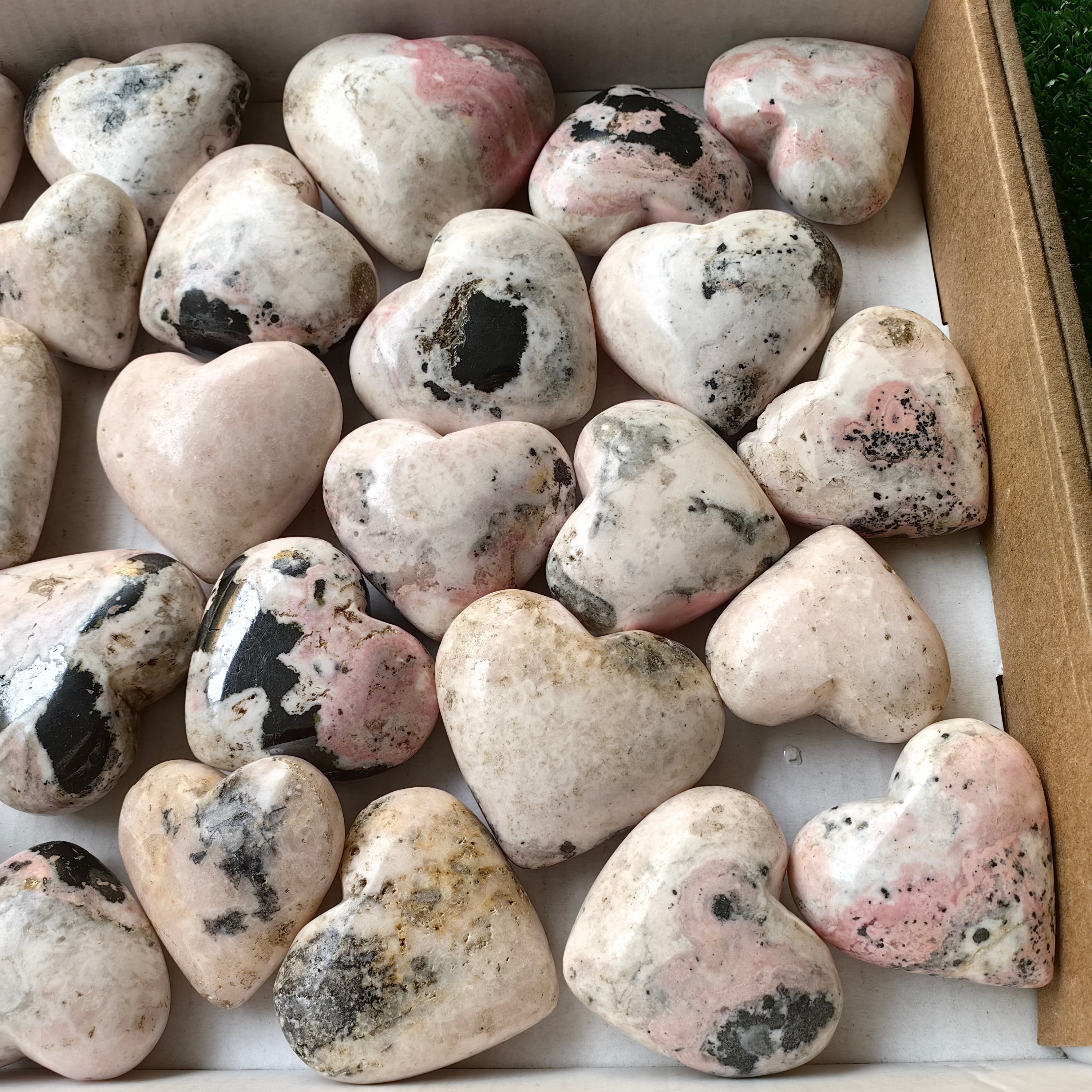 31 pc mangano calcite with rhodonite hearts