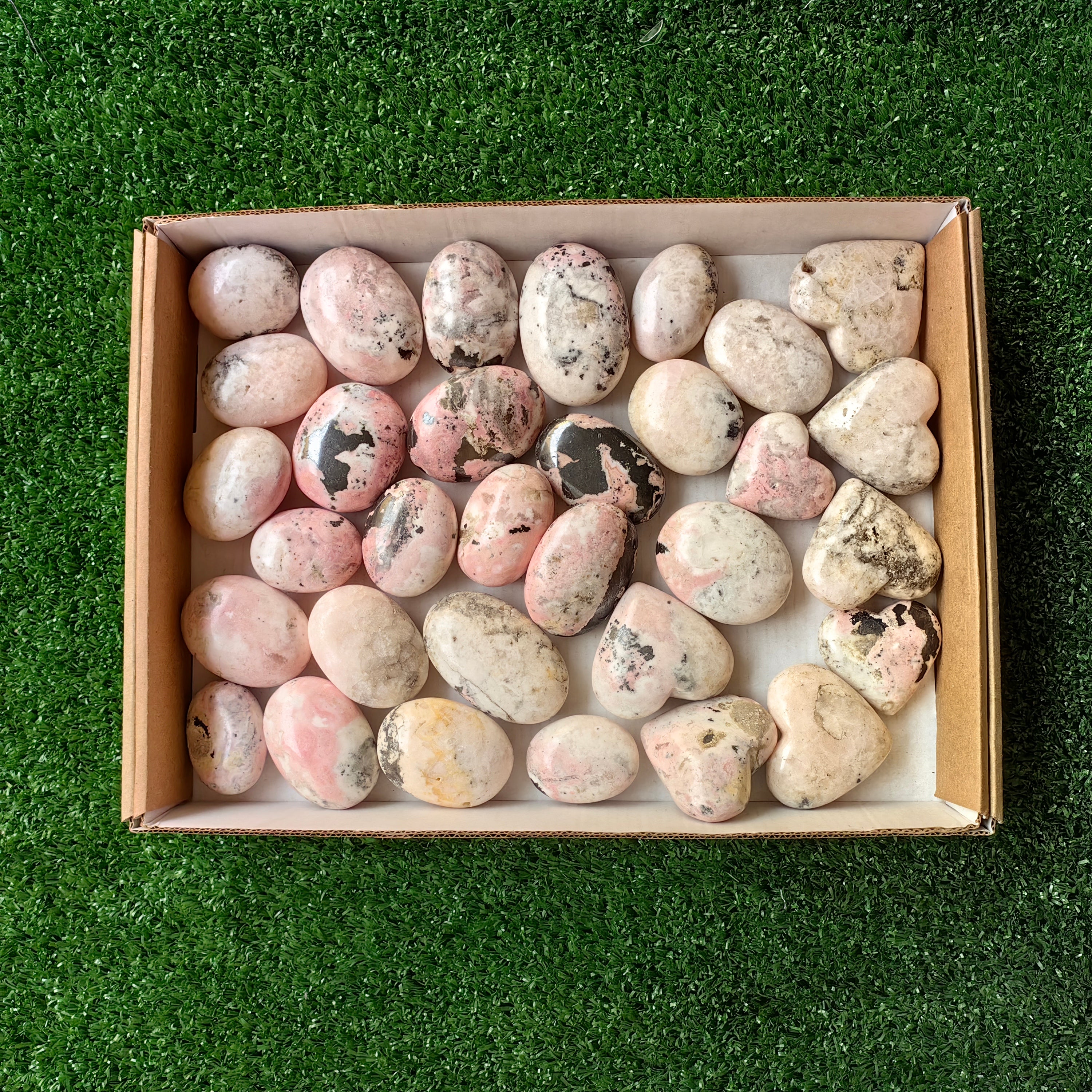 31 pc mangano calcite with rhodonite hearts & palms