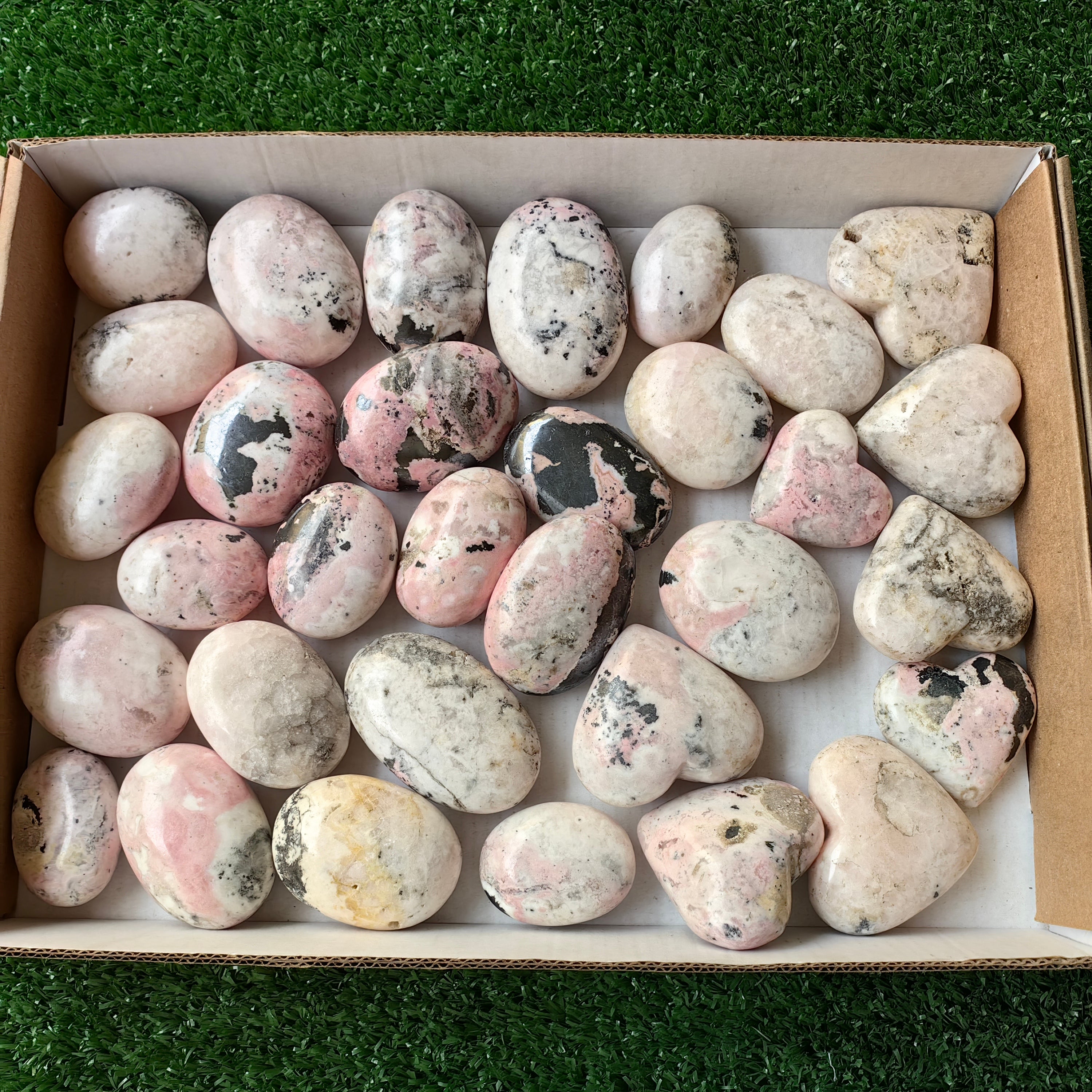 31 pc mangano calcite with rhodonite hearts & palms