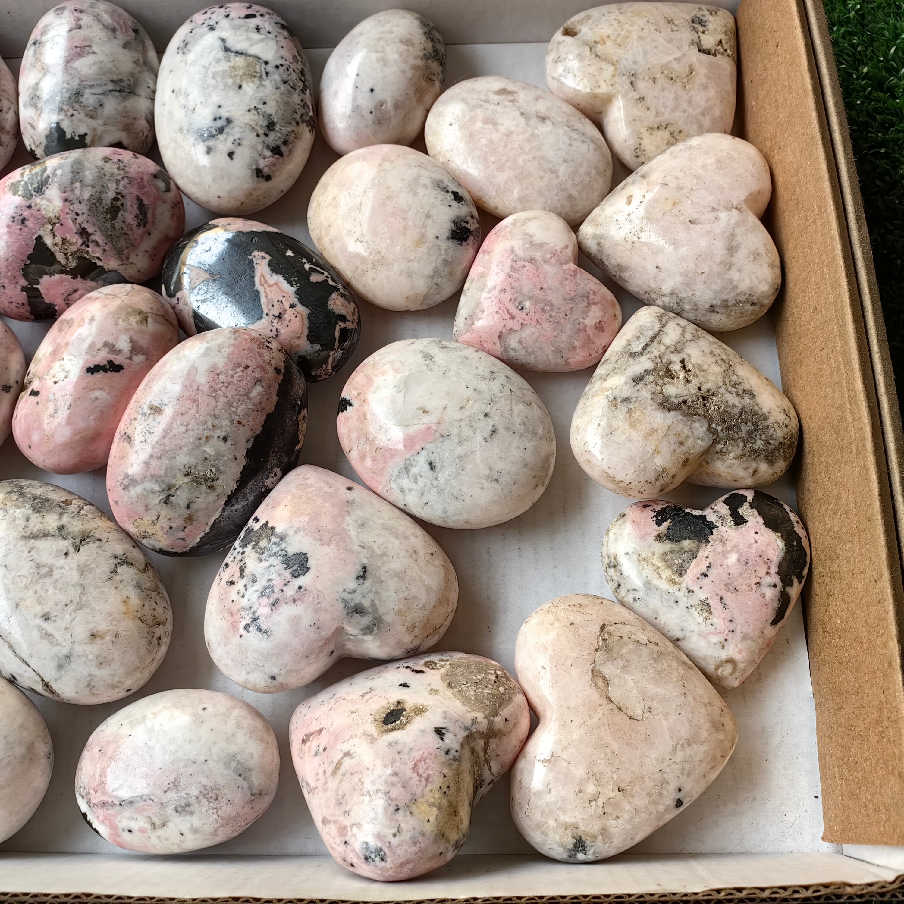 31 pc mangano calcite with rhodonite hearts & palms