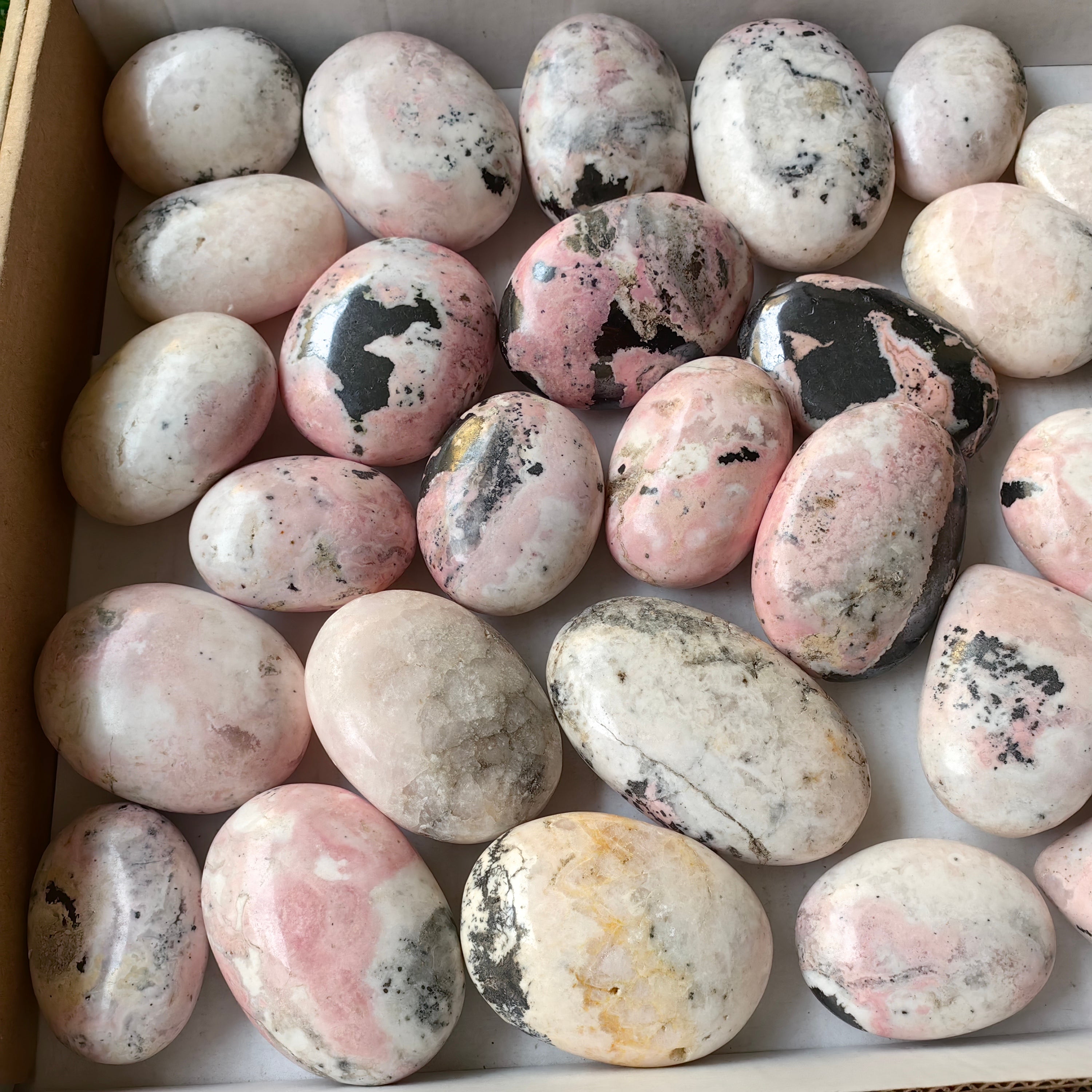 31 pc mangano calcite with rhodonite hearts & palms