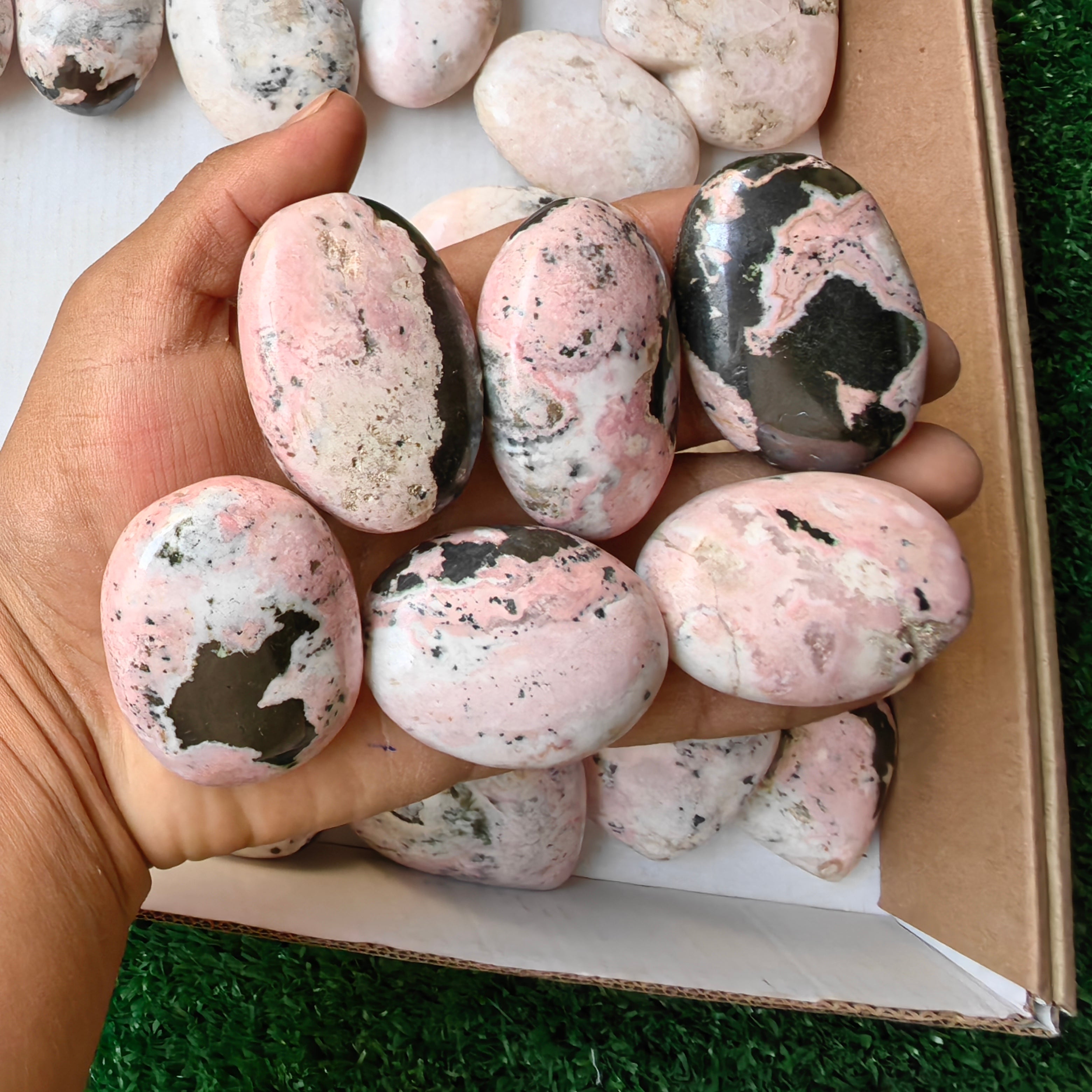 31 pc mangano calcite with rhodonite hearts & palms