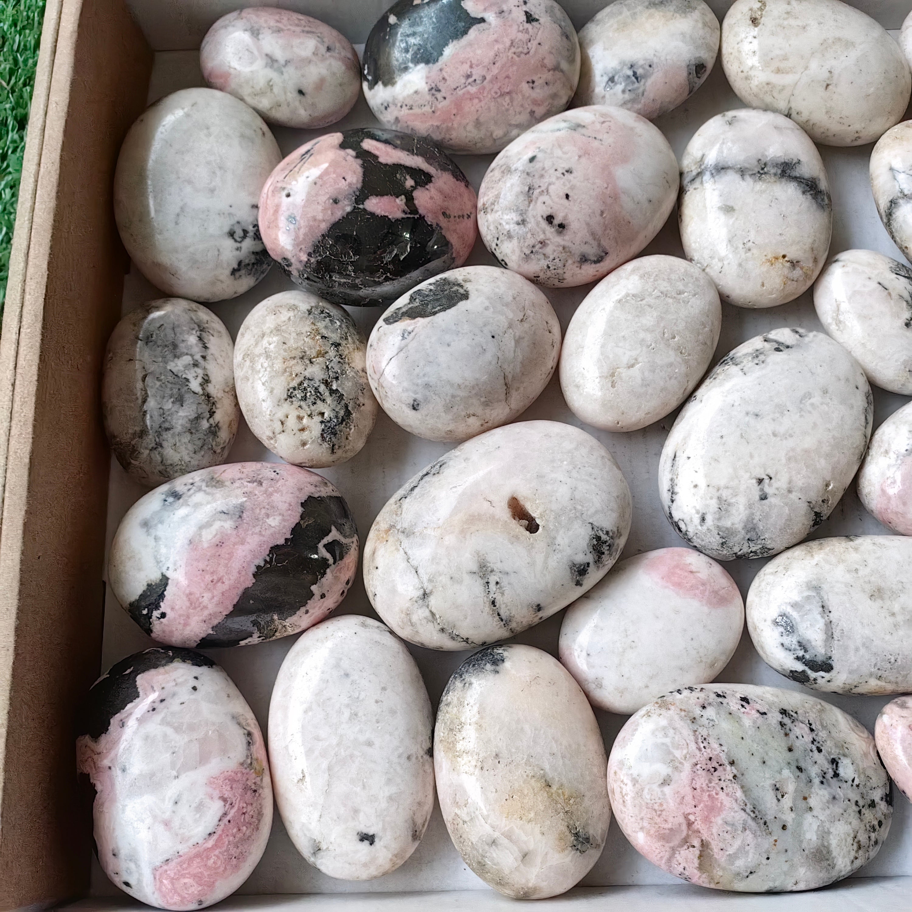34 pc mangano calcite with rhodonite palms