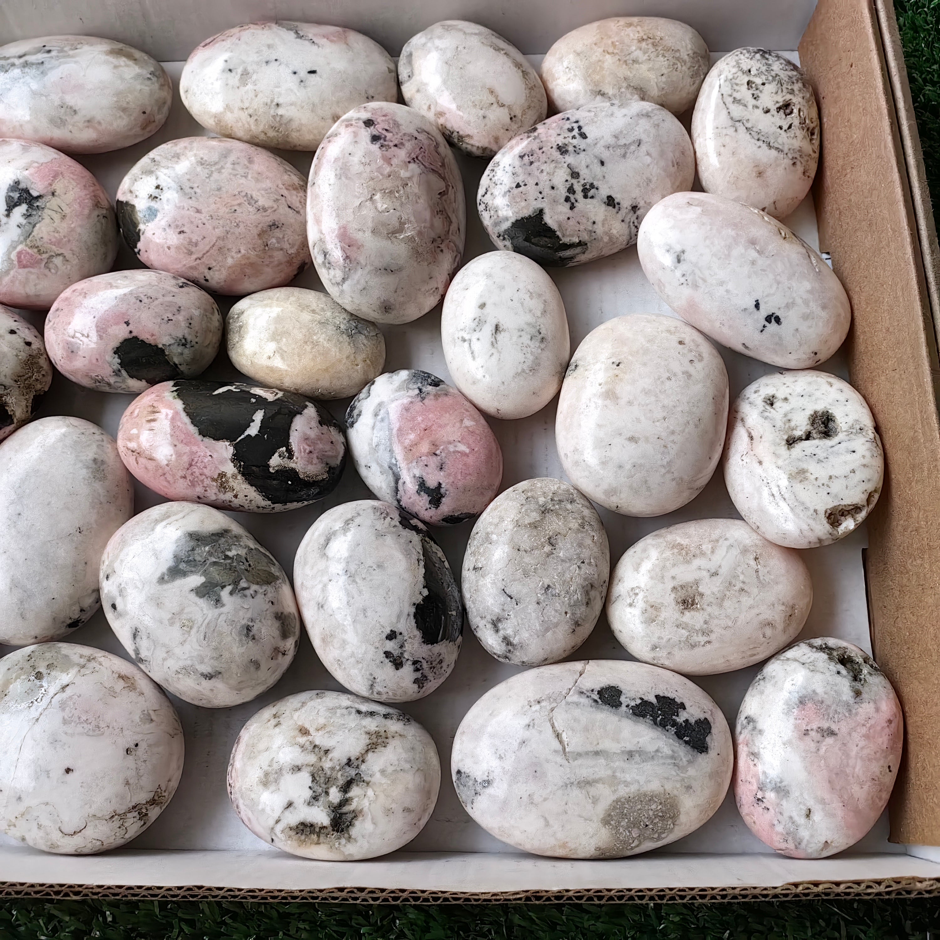 34 pc mangano calcite with rhodonite palms