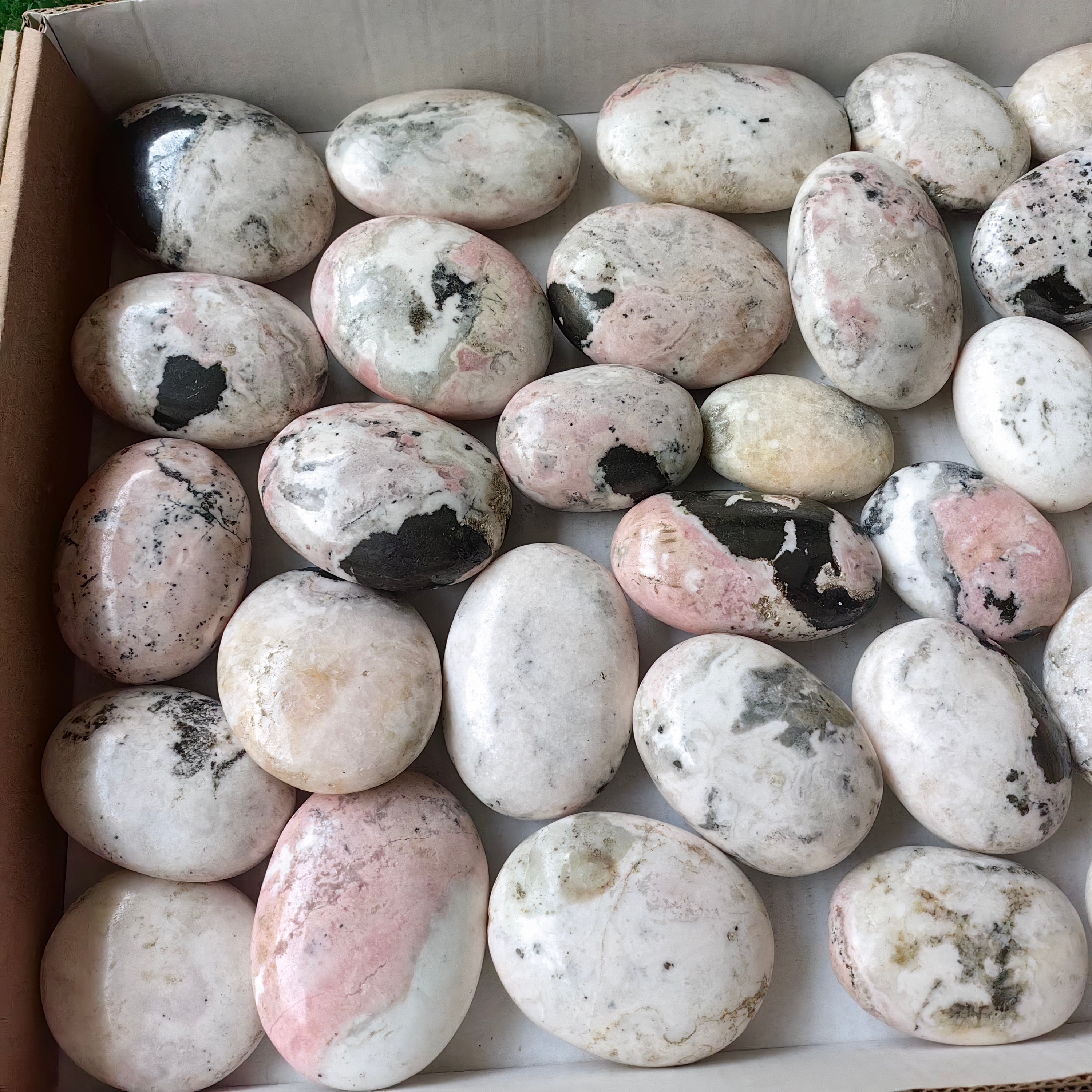 34 pc mangano calcite with rhodonite palms
