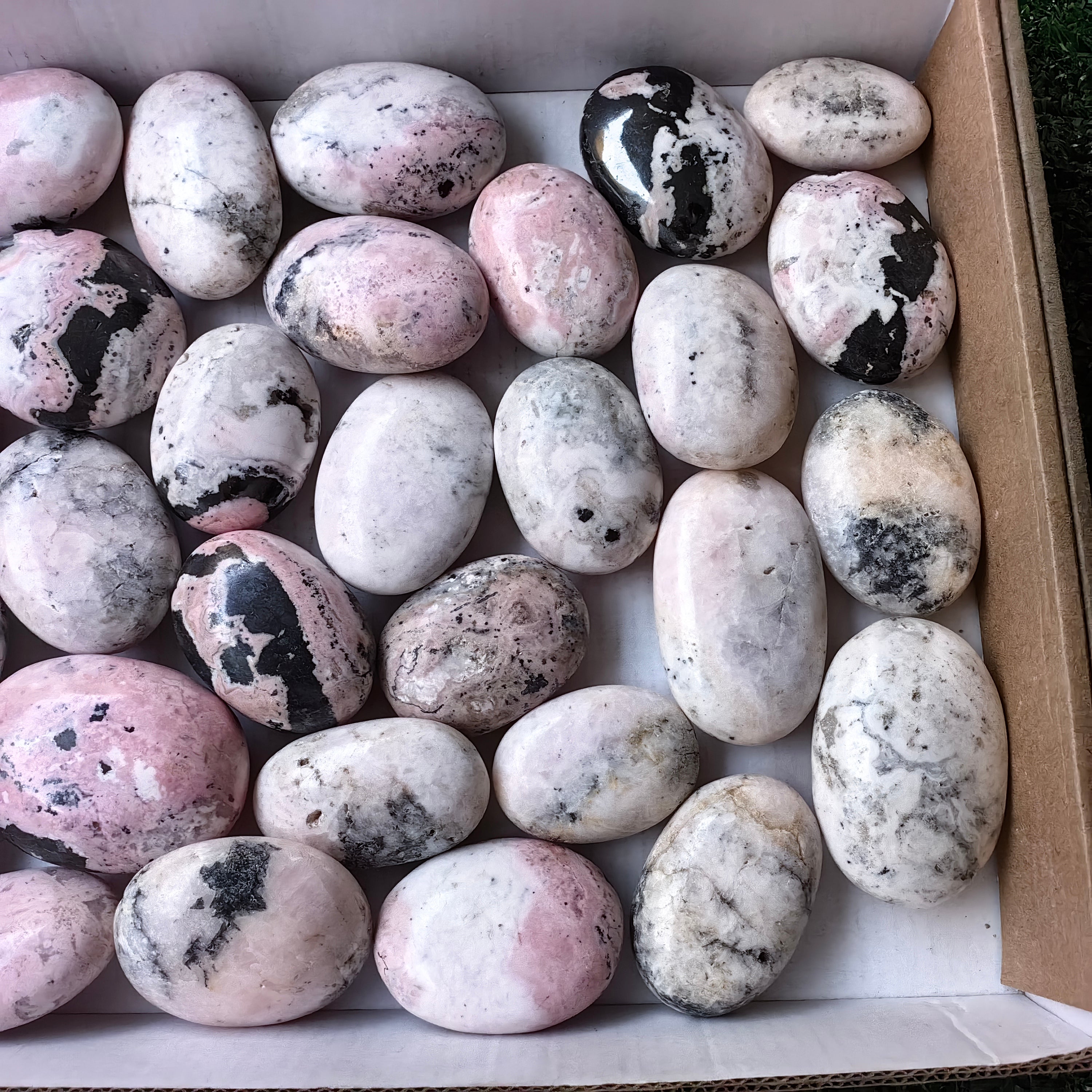 34 pc mangano calcite with rhodonite palms