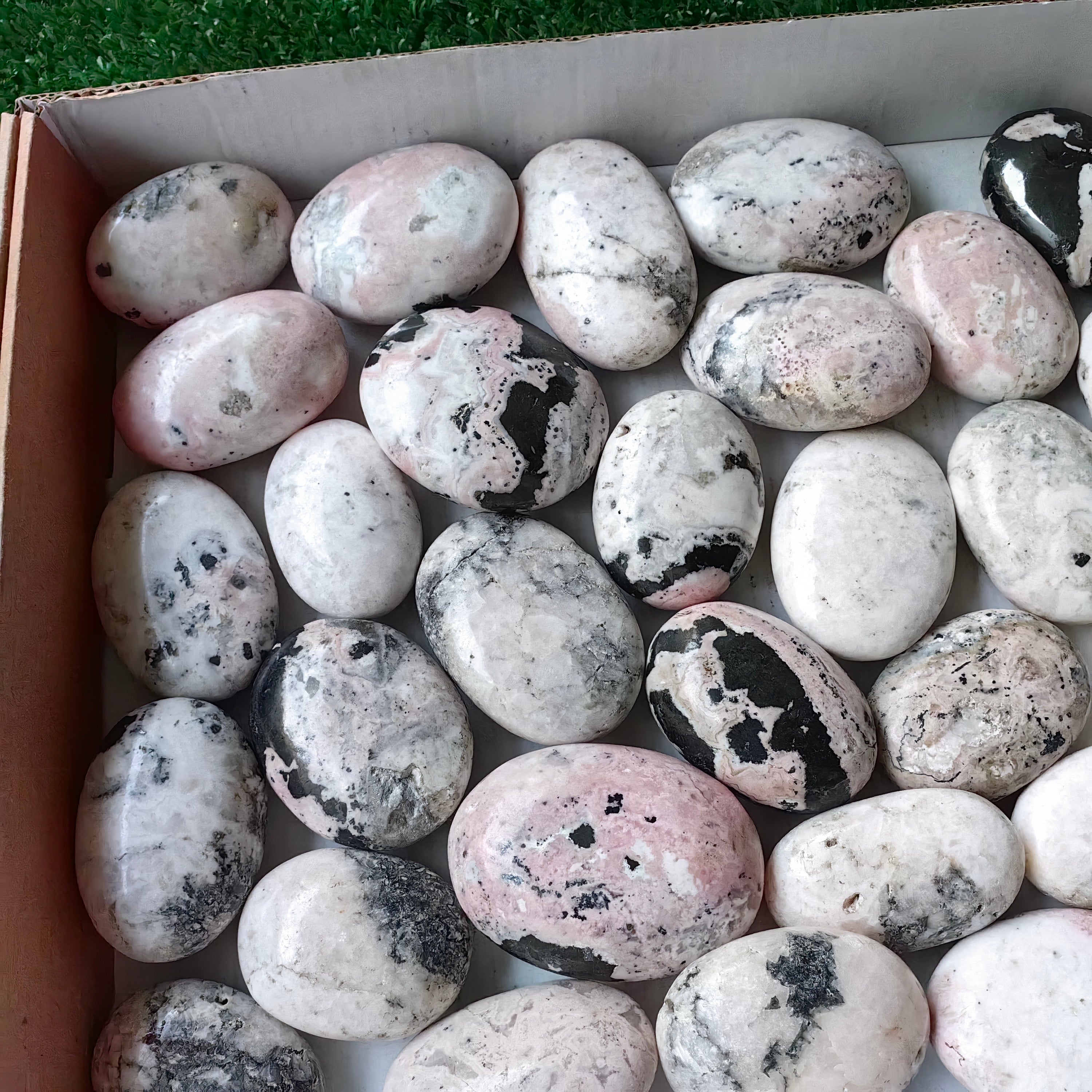 34 pc mangano calcite with rhodonite palms