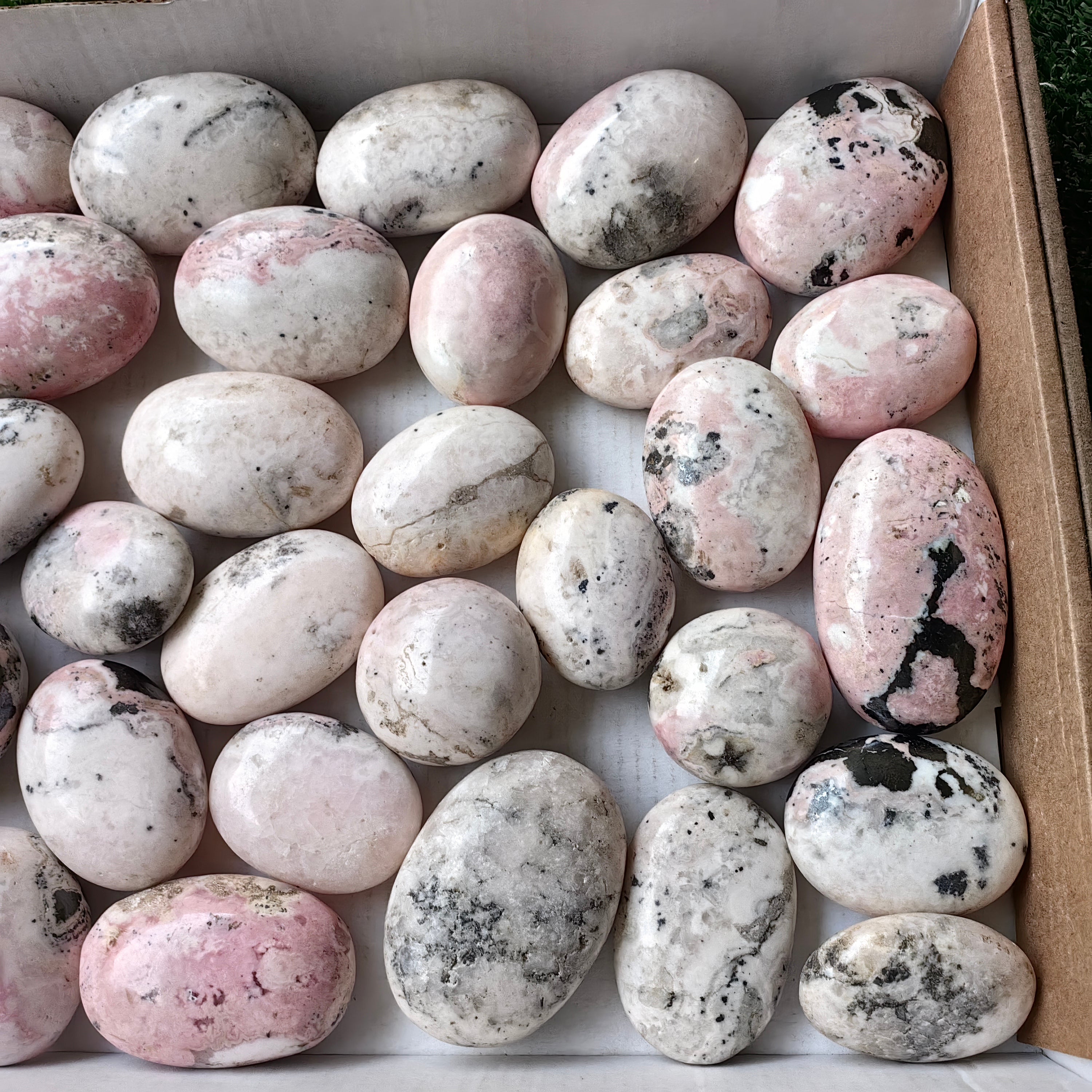 34 pc mangano calcite with rhodonite palms