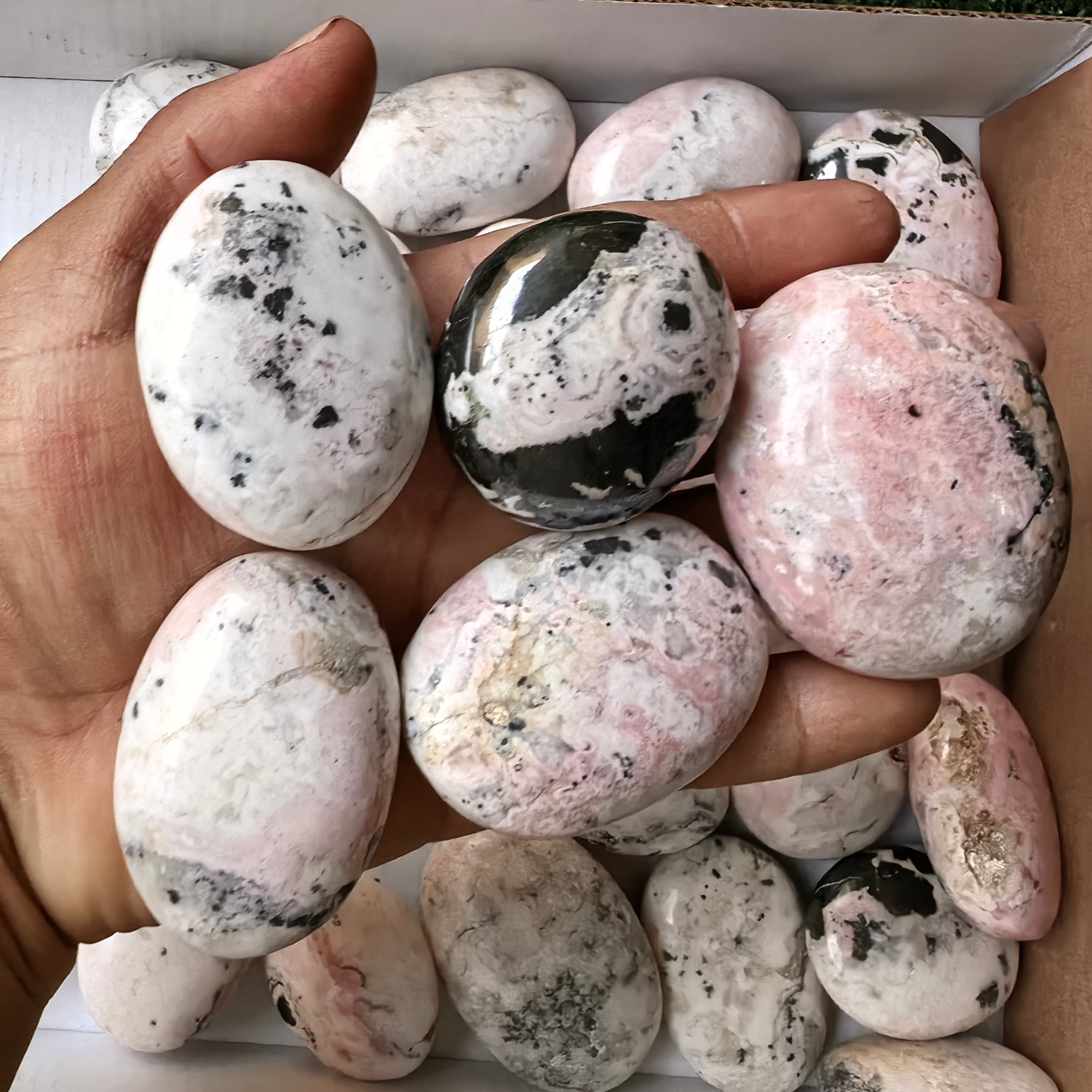 34 pc mangano calcite with rhodonite palms