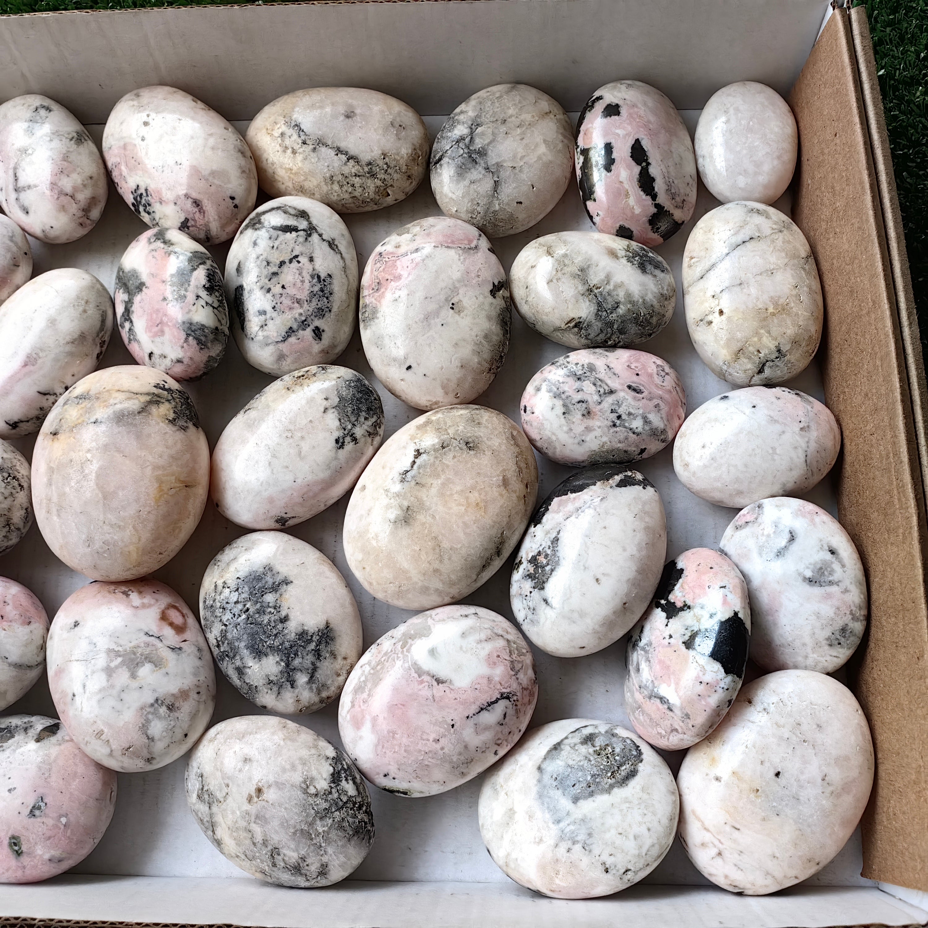34 pc mangano calcite with rhodonite palms