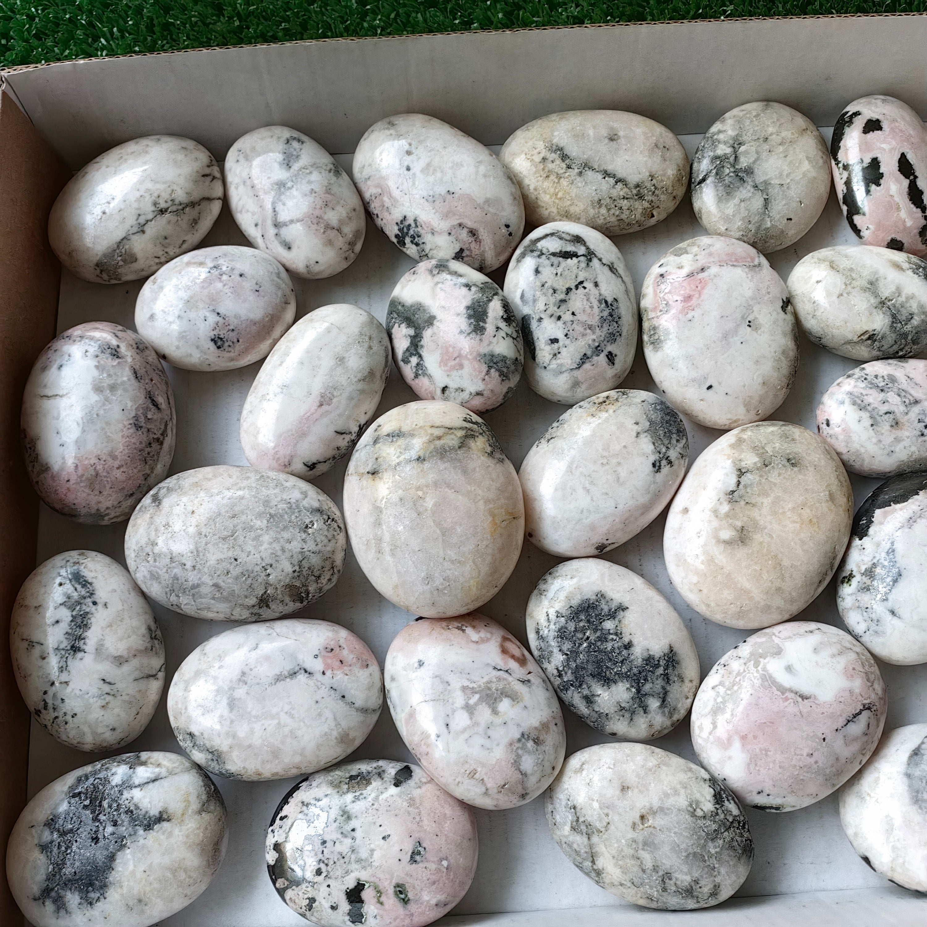 34 pc mangano calcite with rhodonite palms
