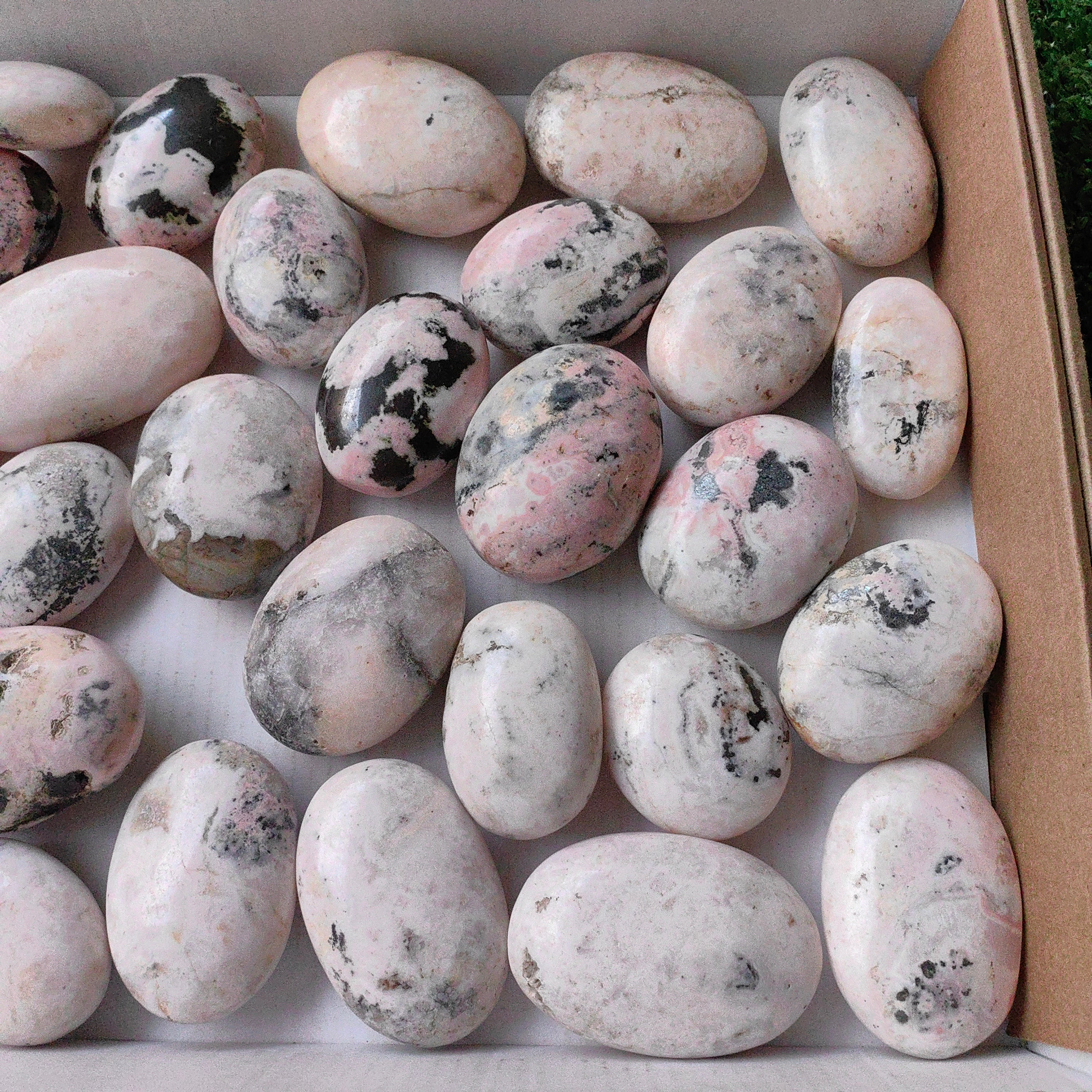 33 pc mangano calcite with rhodonite palms