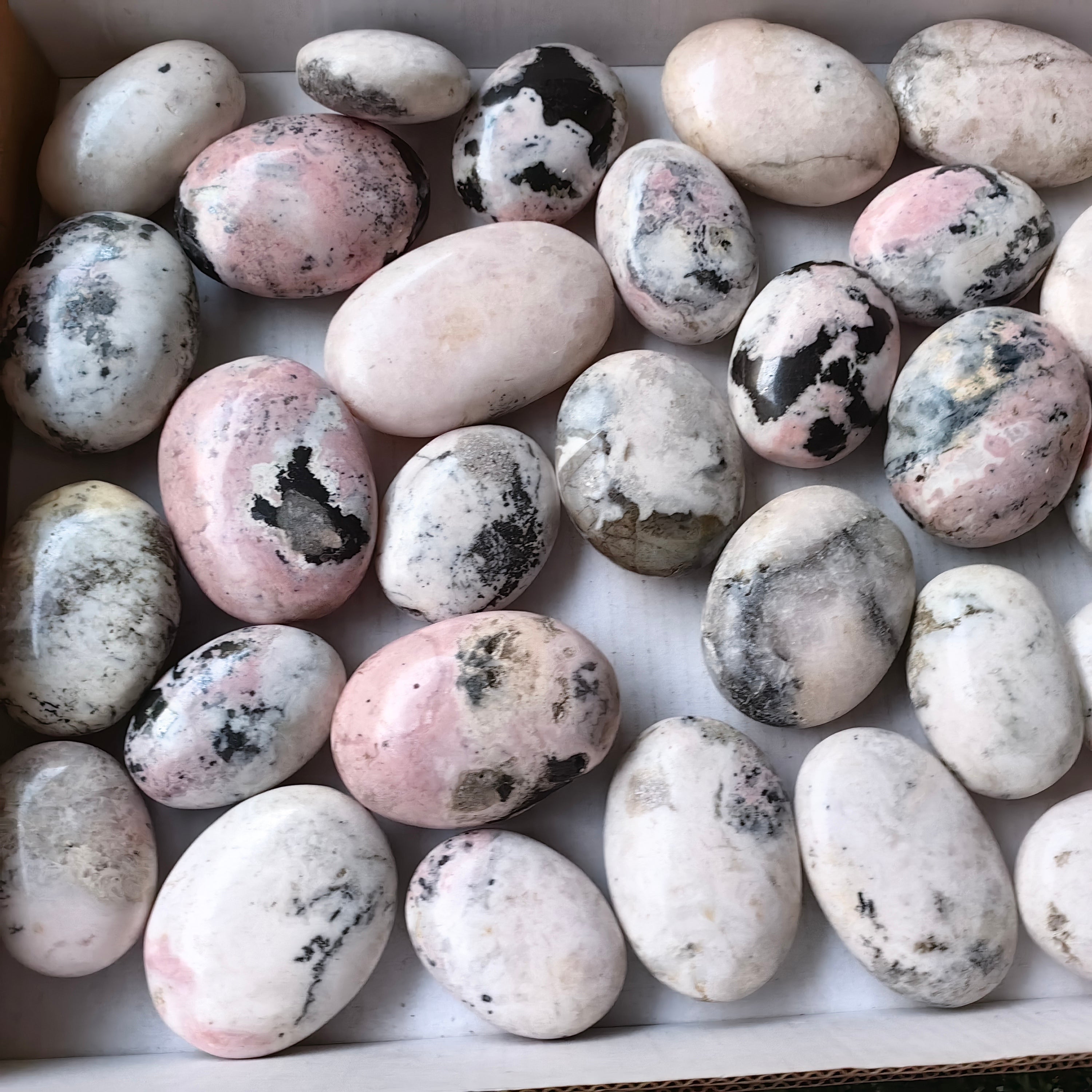 33 pc mangano calcite with rhodonite palms