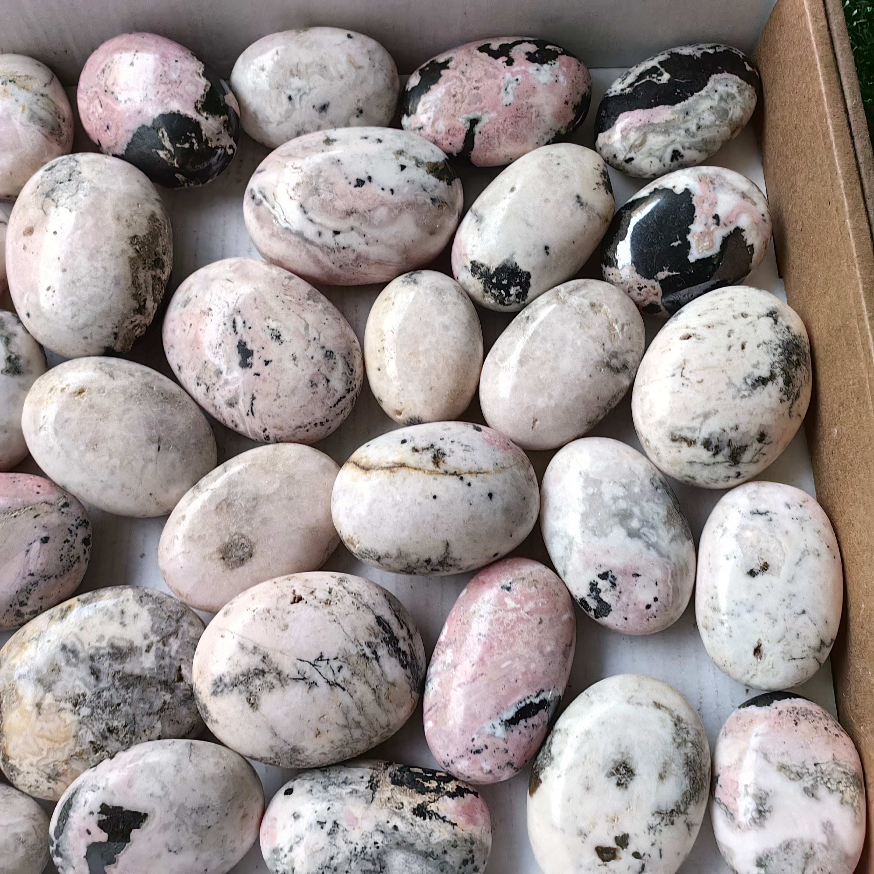 38 pc mangano calcite with rhodonite palms