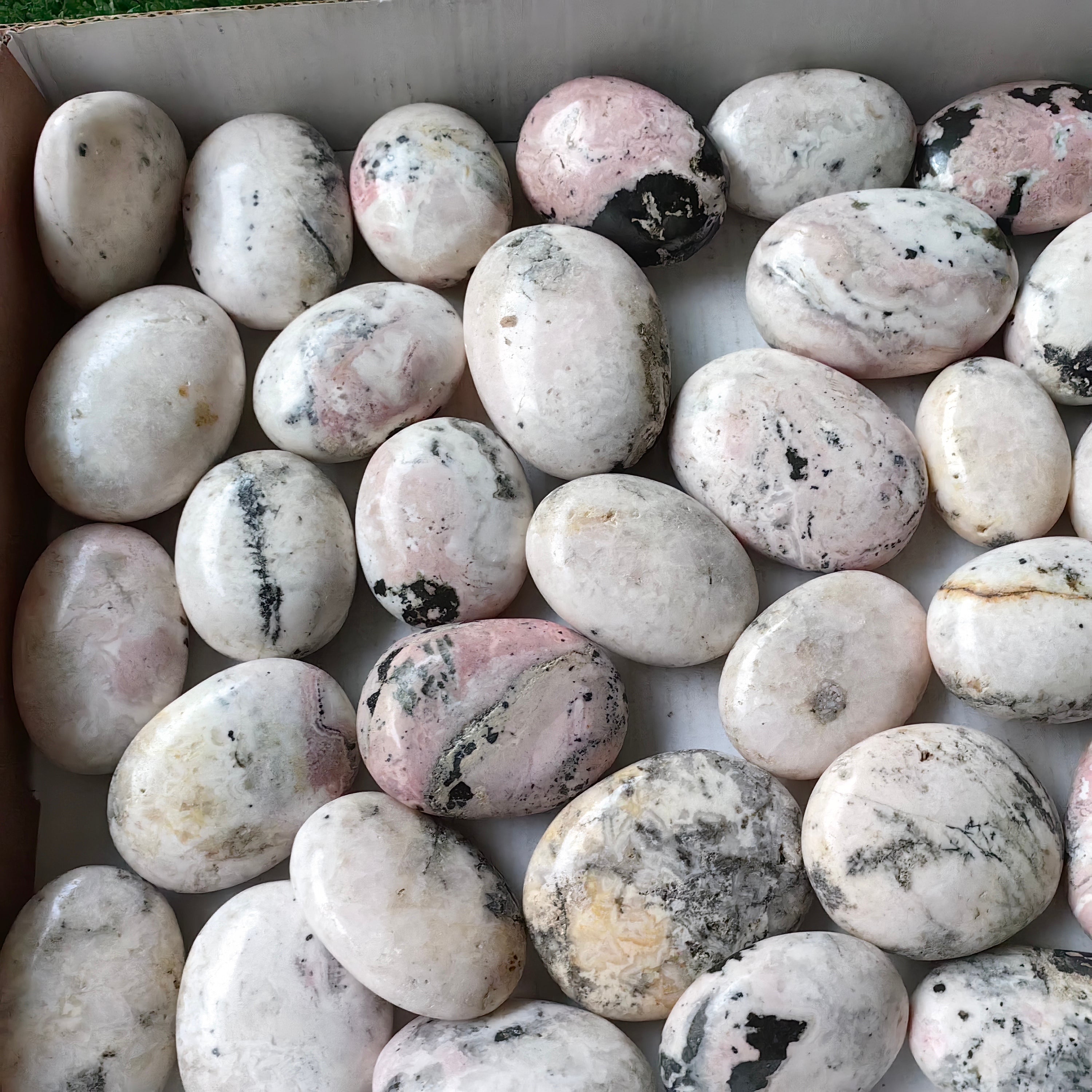 38 pc mangano calcite with rhodonite palms
