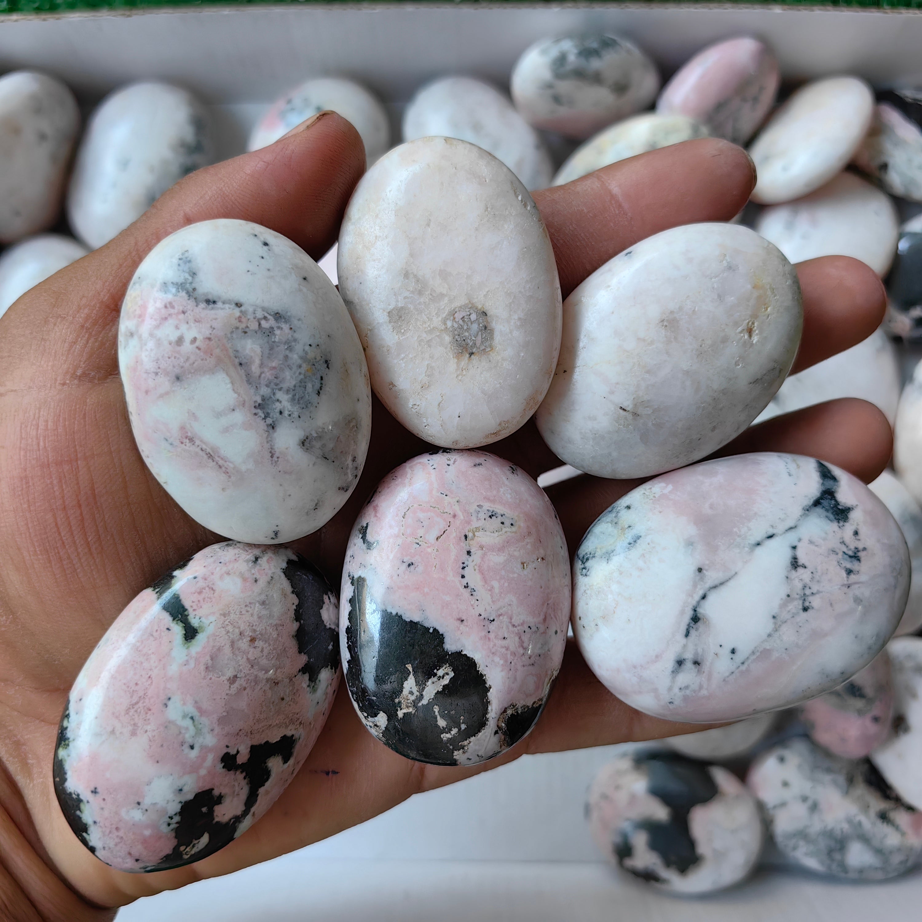38 pc mangano calcite with rhodonite palms