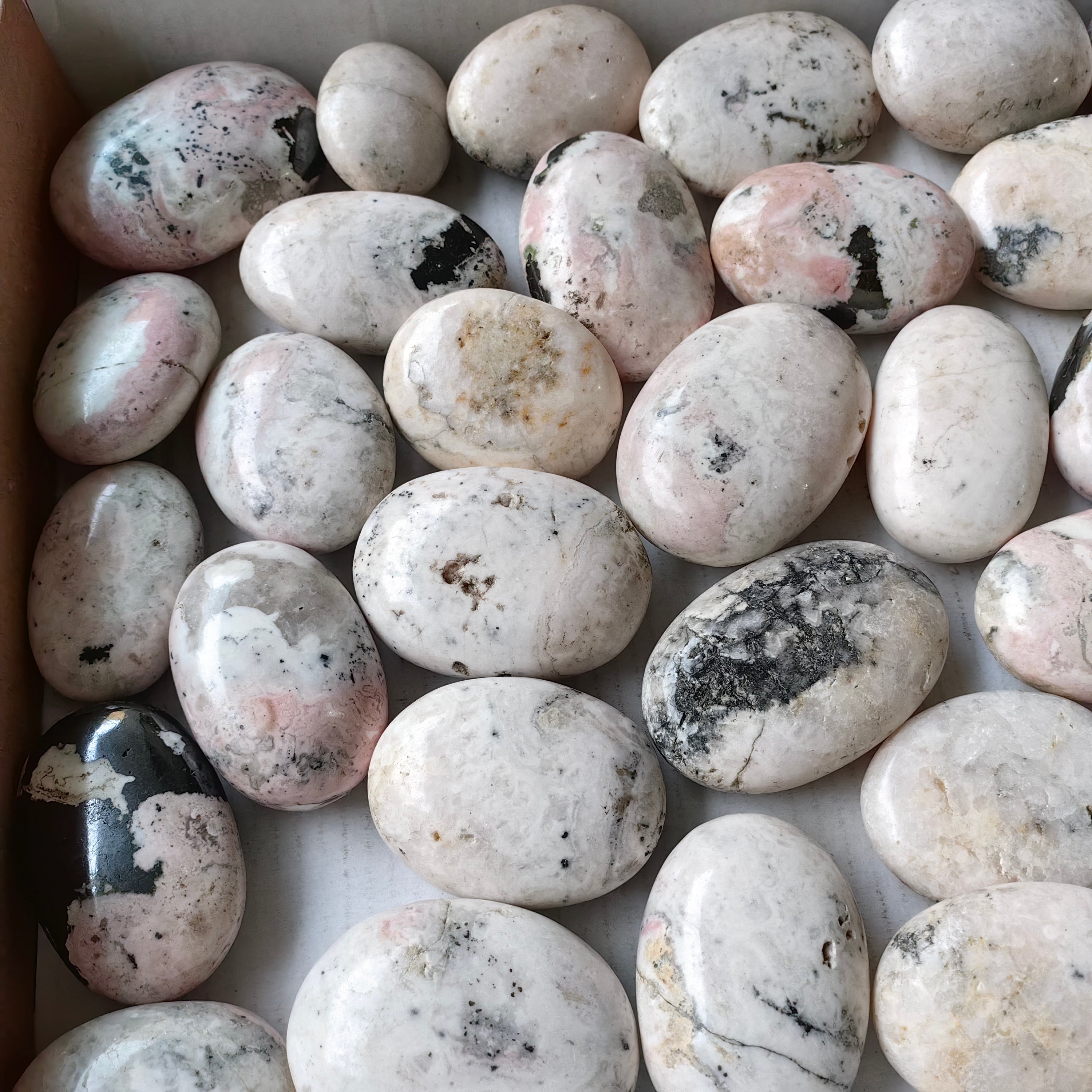 37 pc mangano calcite with rhodonite palms