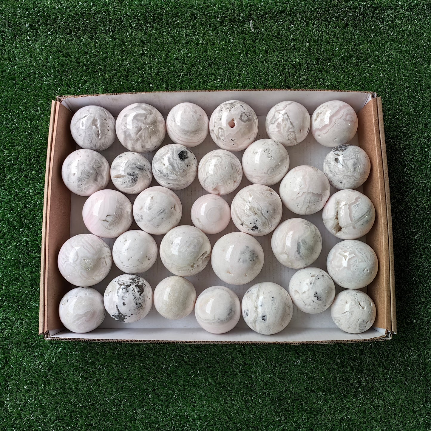 31 pc mangano calcite spheres