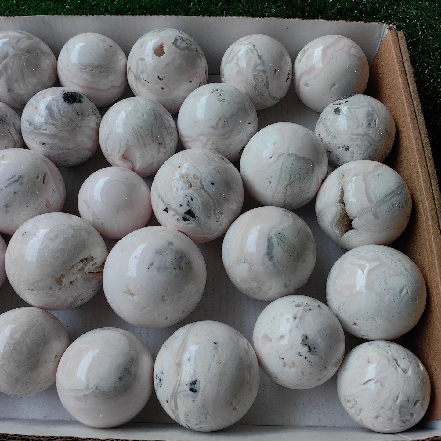 31 pc mangano calcite spheres