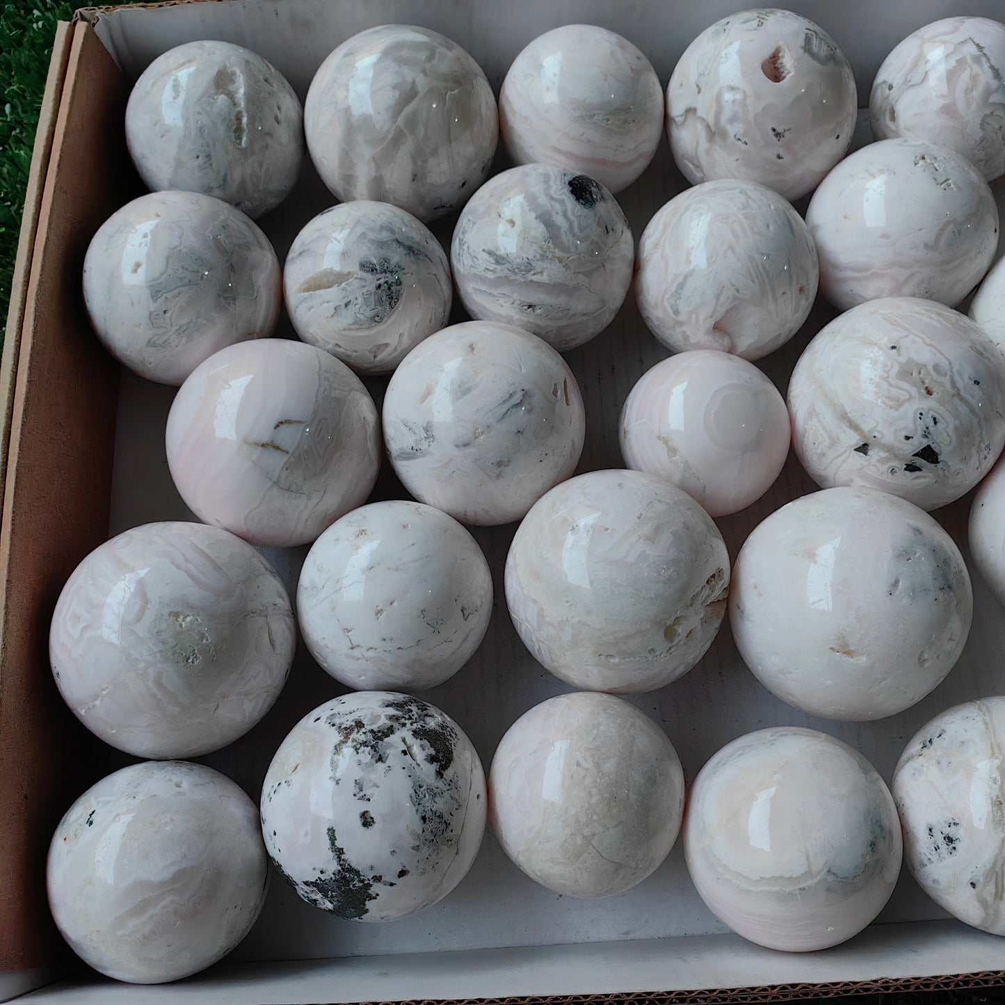 31 pc mangano calcite spheres