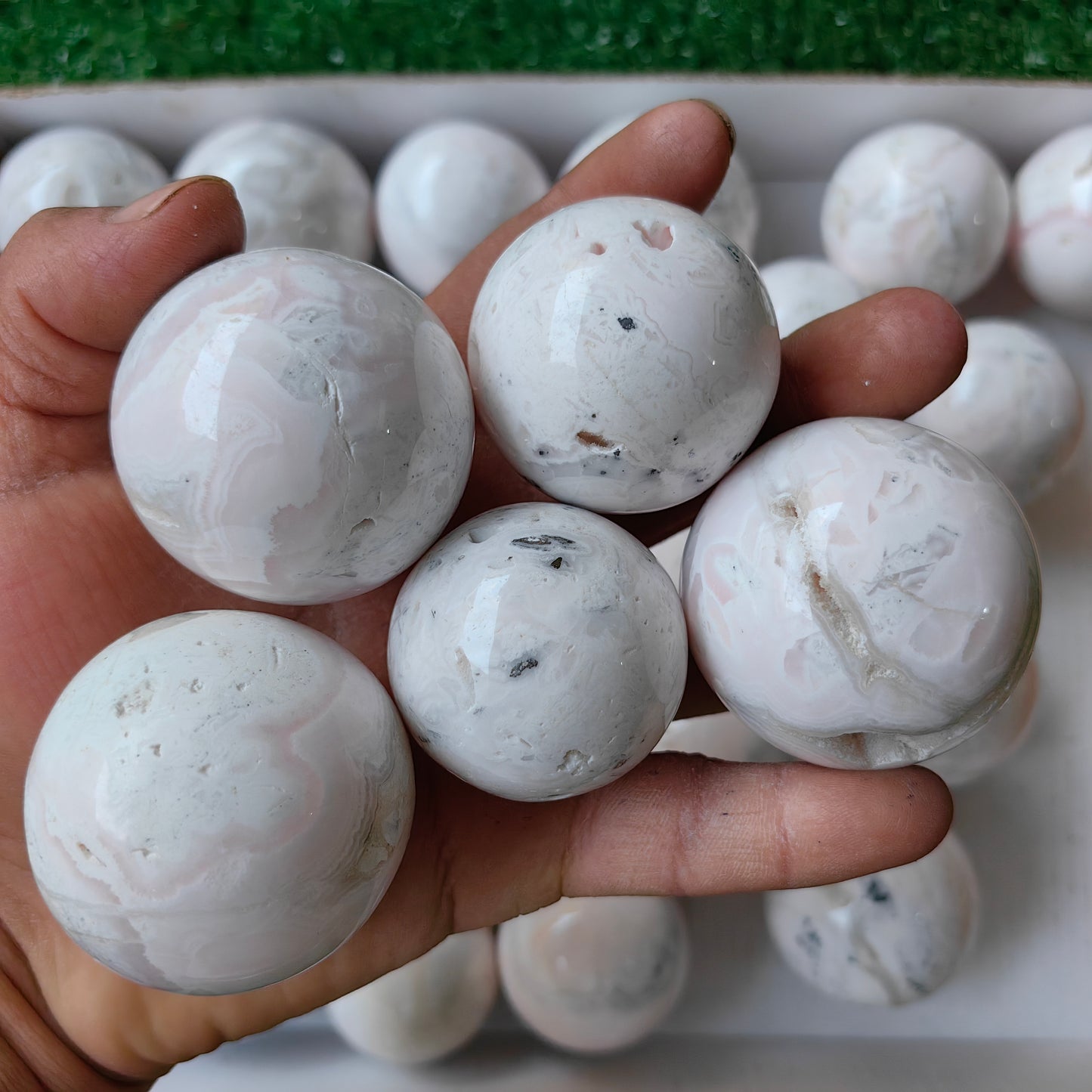 31 pc mangano calcite spheres