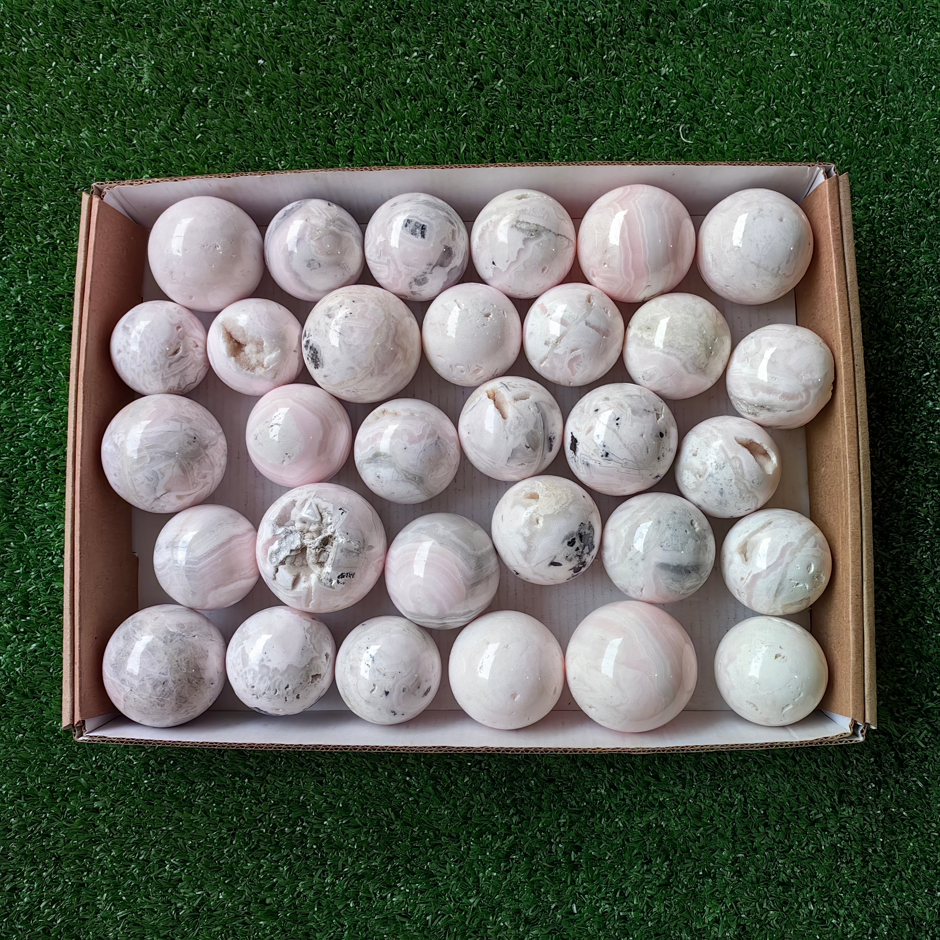 31 pc mangano calcite spheres