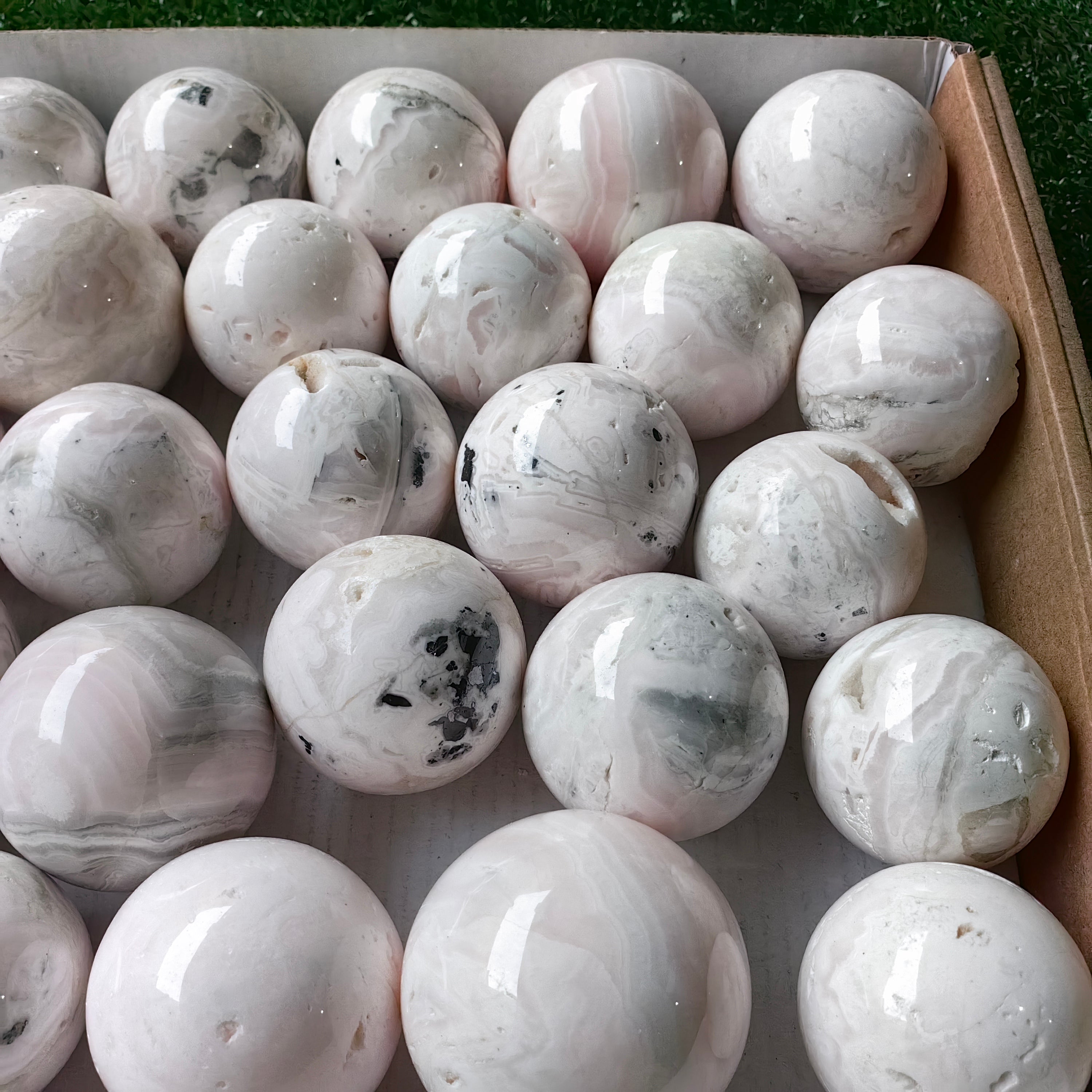 31 pc mangano calcite spheres